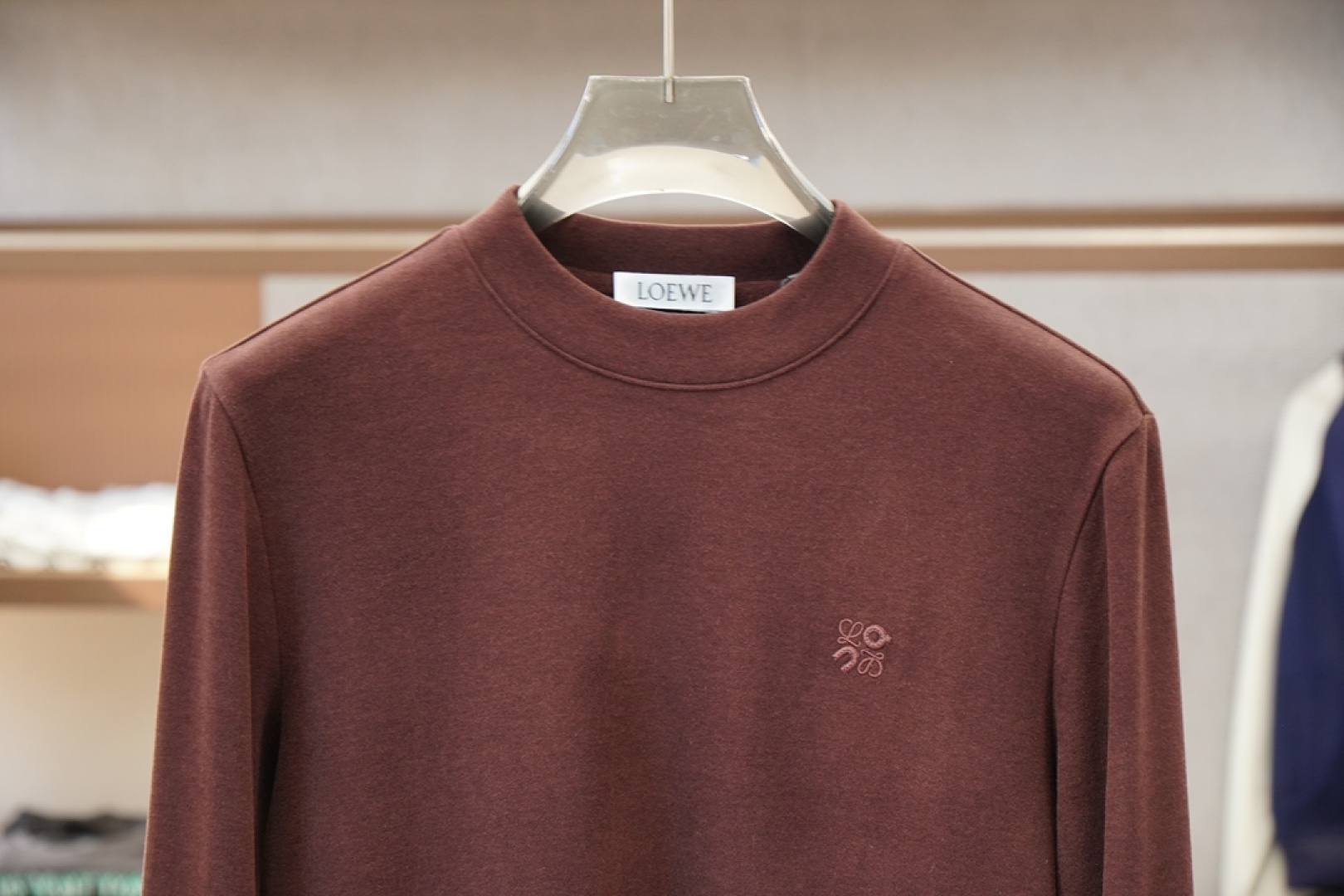 Loewe罗意威-2025 秋冬 高货羊绒打底衫保暖性巨强，一件顶几件。简奢休闲风☀️☀️轻奢纯色刺绣L