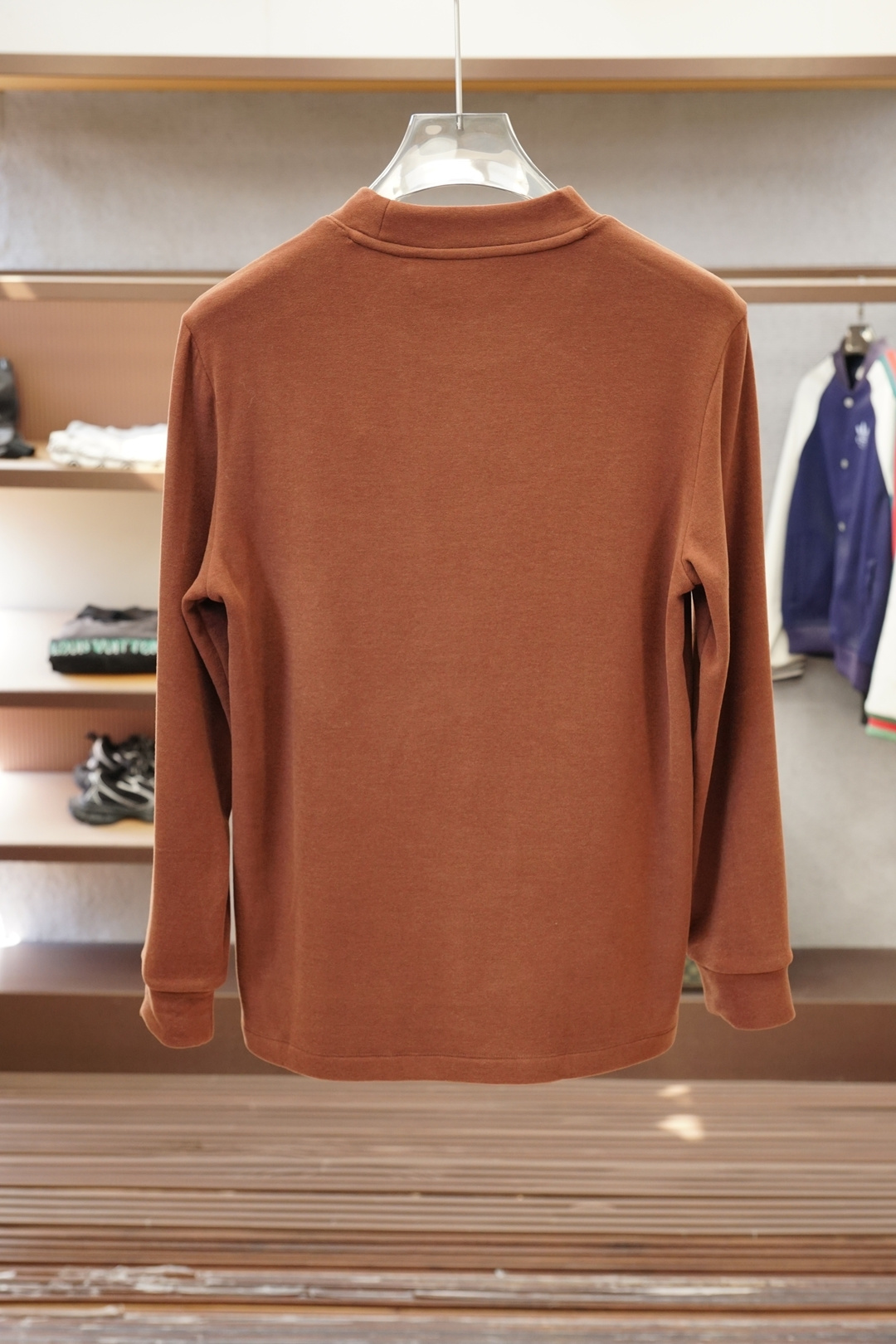 Loewe罗意威-2025 秋冬 高货羊绒打底衫保暖性巨强，一件顶几件。简奢休闲风☀️☀️轻奢纯色刺绣L