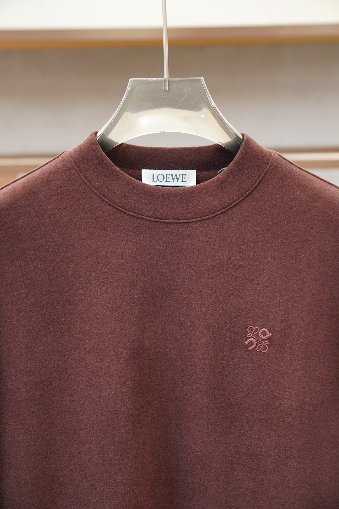 Loewe罗意威-2025 秋冬 高货羊绒打底衫保暖性巨强，一件顶几件。简奢休闲风☀️☀️轻奢纯色刺绣L