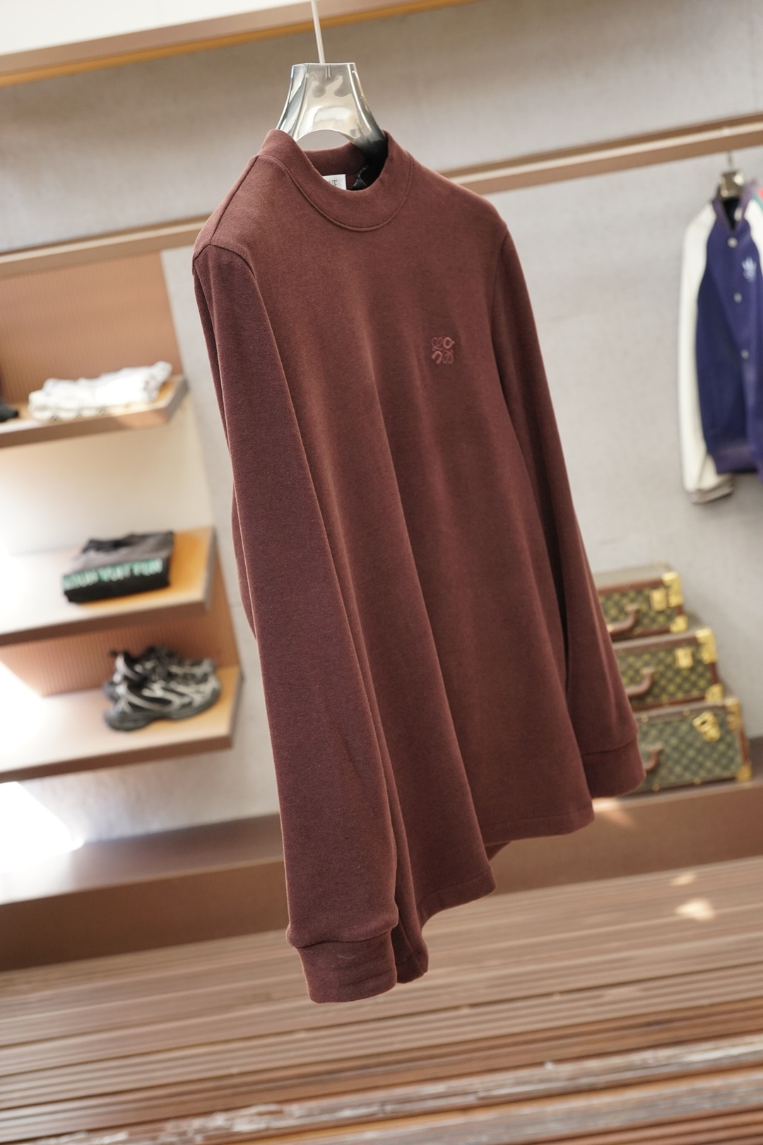 Loewe罗意威-2025 秋冬 高货羊绒打底衫保暖性巨强，一件顶几件。简奢休闲风☀️☀️轻奢纯色刺绣L