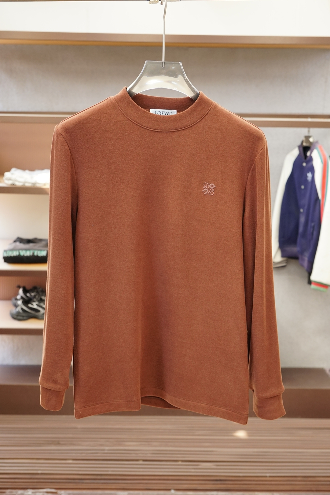 Loewe罗意威-2025 秋冬 高货羊绒打底衫保暖性巨强，一件顶几件。简奢休闲风☀️☀️轻奢纯色刺绣L