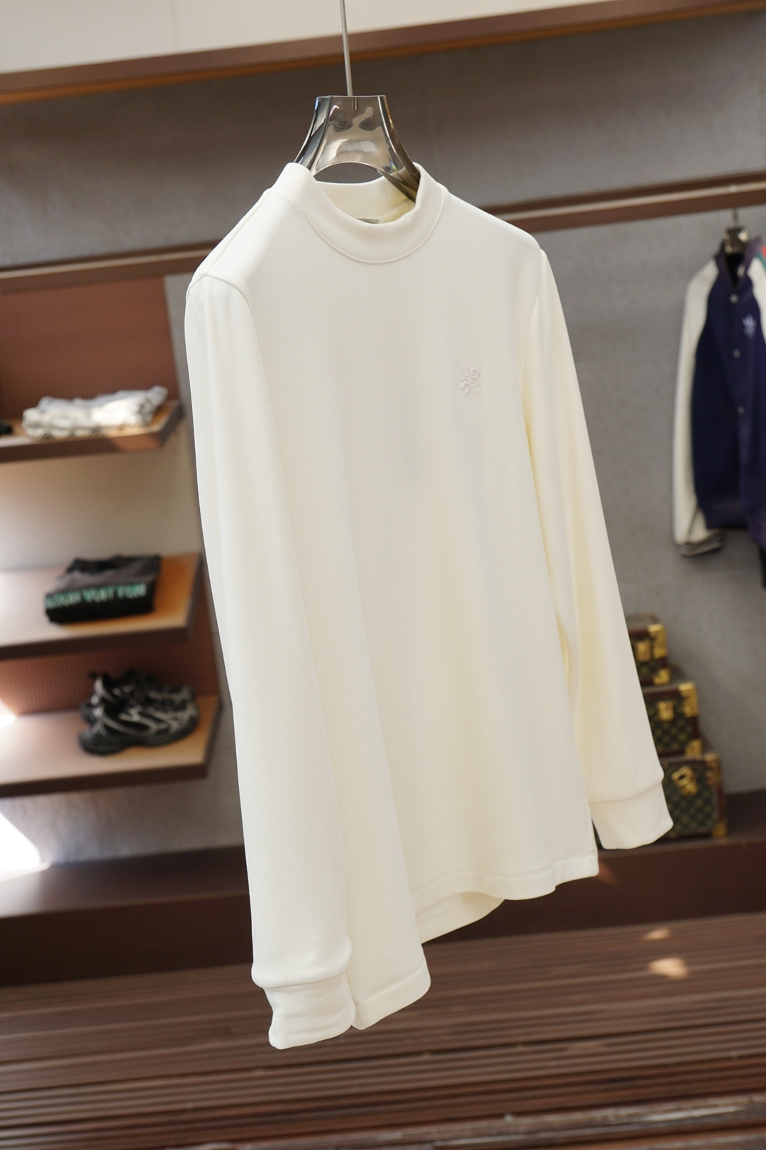 Loewe罗意威-2025 秋冬 高货羊绒打底衫保暖性巨强，一件顶几件。简奢休闲风☀️☀️轻奢纯色刺绣L