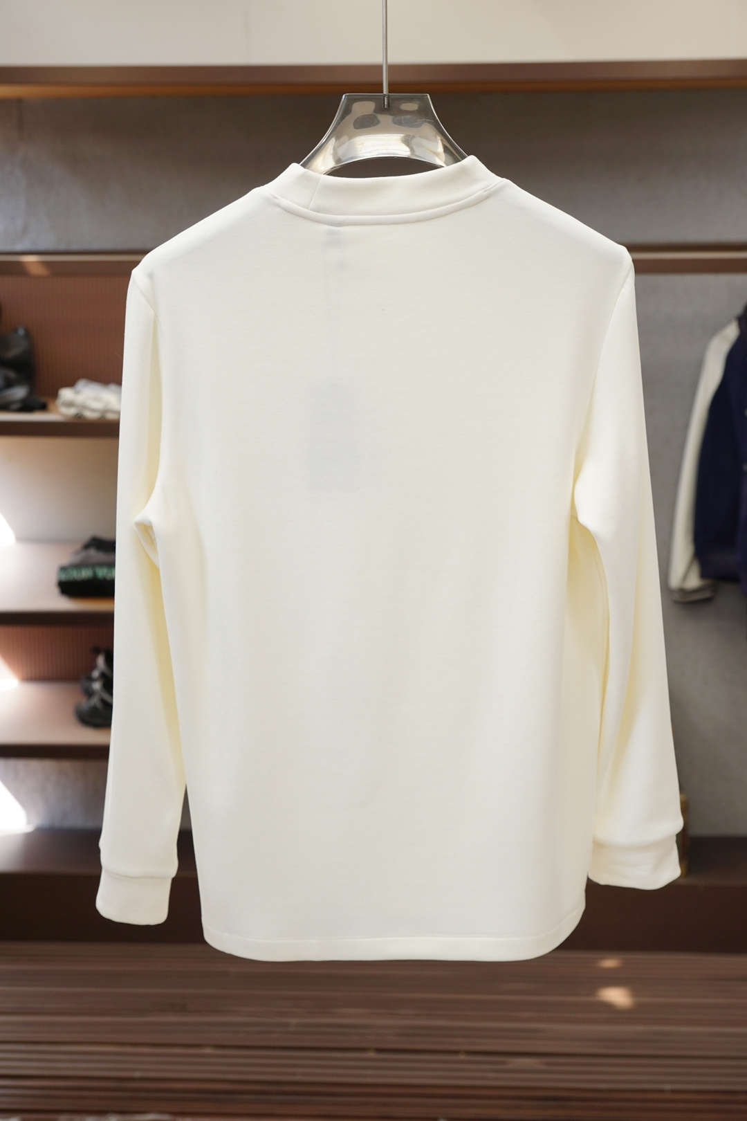 Loewe罗意威-2025 秋冬 高货羊绒打底衫保暖性巨强，一件顶几件。简奢休闲风☀️☀️轻奢纯色刺绣L