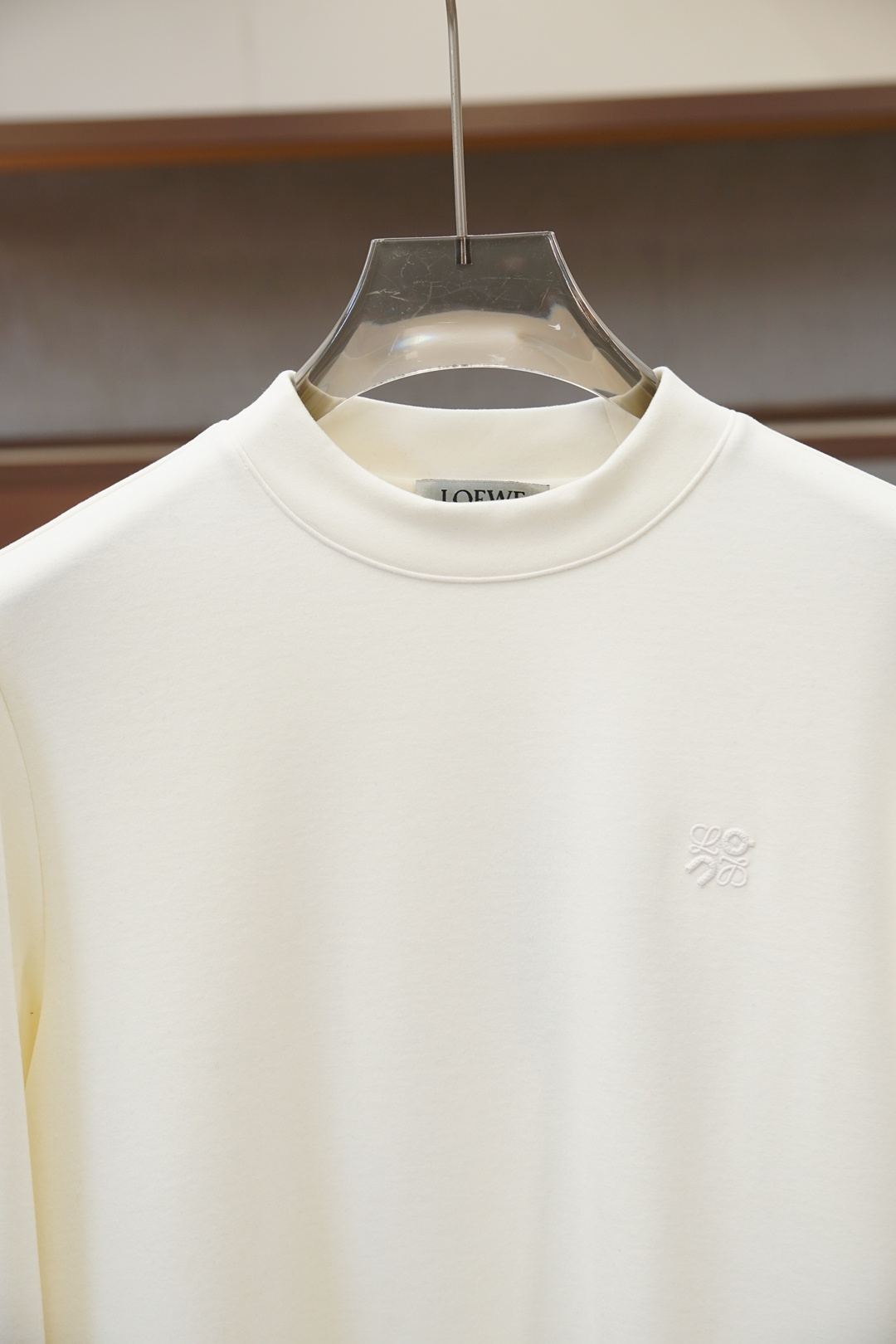 Loewe罗意威-2025 秋冬 高货羊绒打底衫保暖性巨强，一件顶几件。简奢休闲风☀️☀️轻奢纯色刺绣L