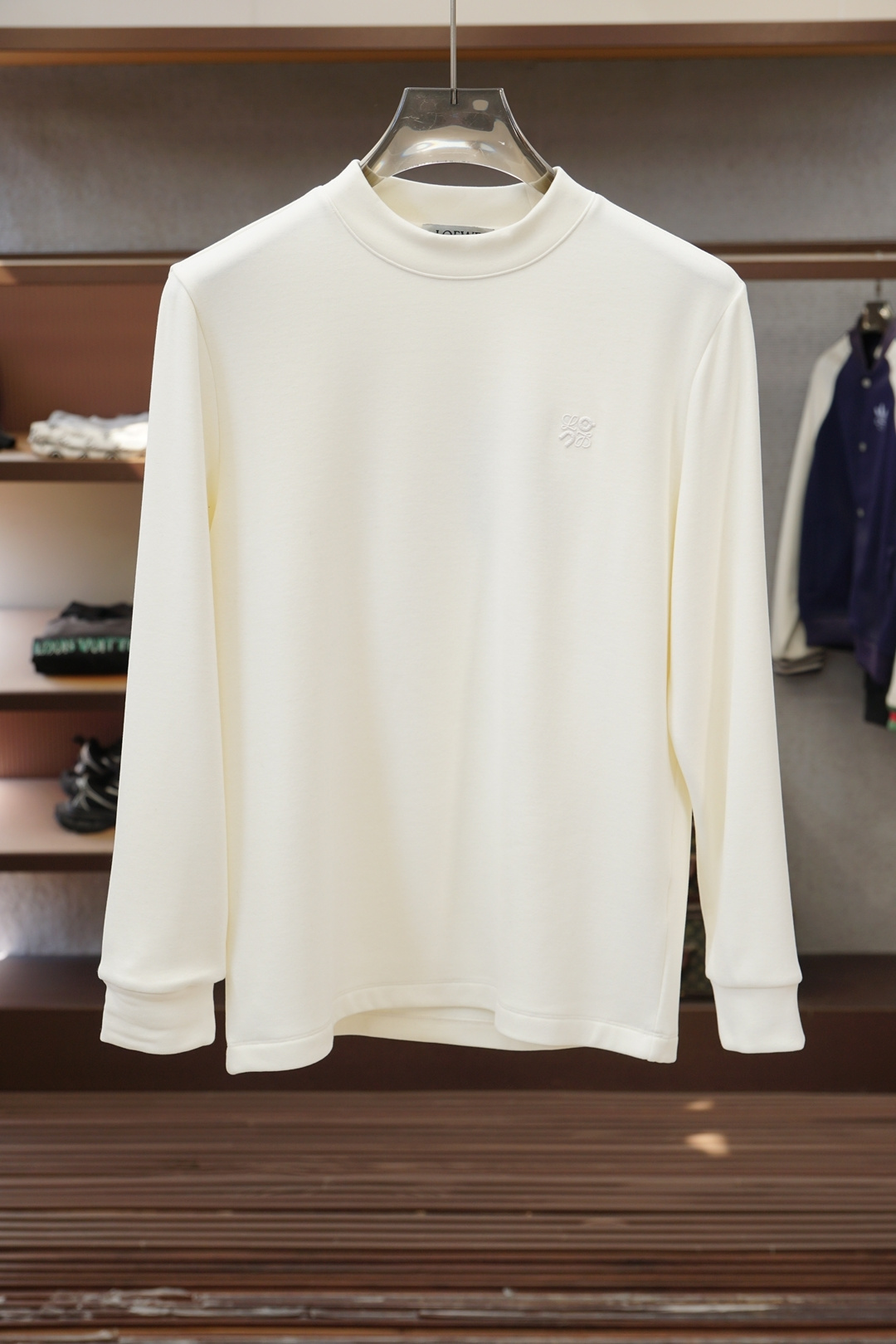 Loewe罗意威-2025 秋冬 高货羊绒打底衫保暖性巨强，一件顶几件。简奢休闲风☀️☀️轻奢纯色刺绣L