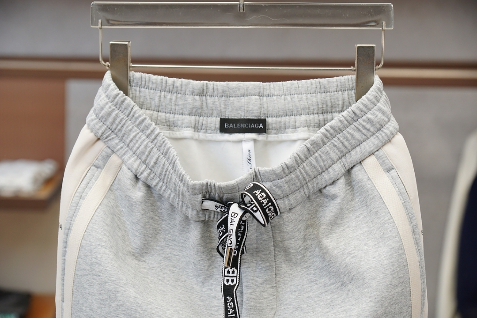 巴黎世家25秋冬 🌟🌟男士精品休闲裤.意大利🇮🇹进口面料，最新款上身版型无敌正!绝对可以闭眼收的一款此款