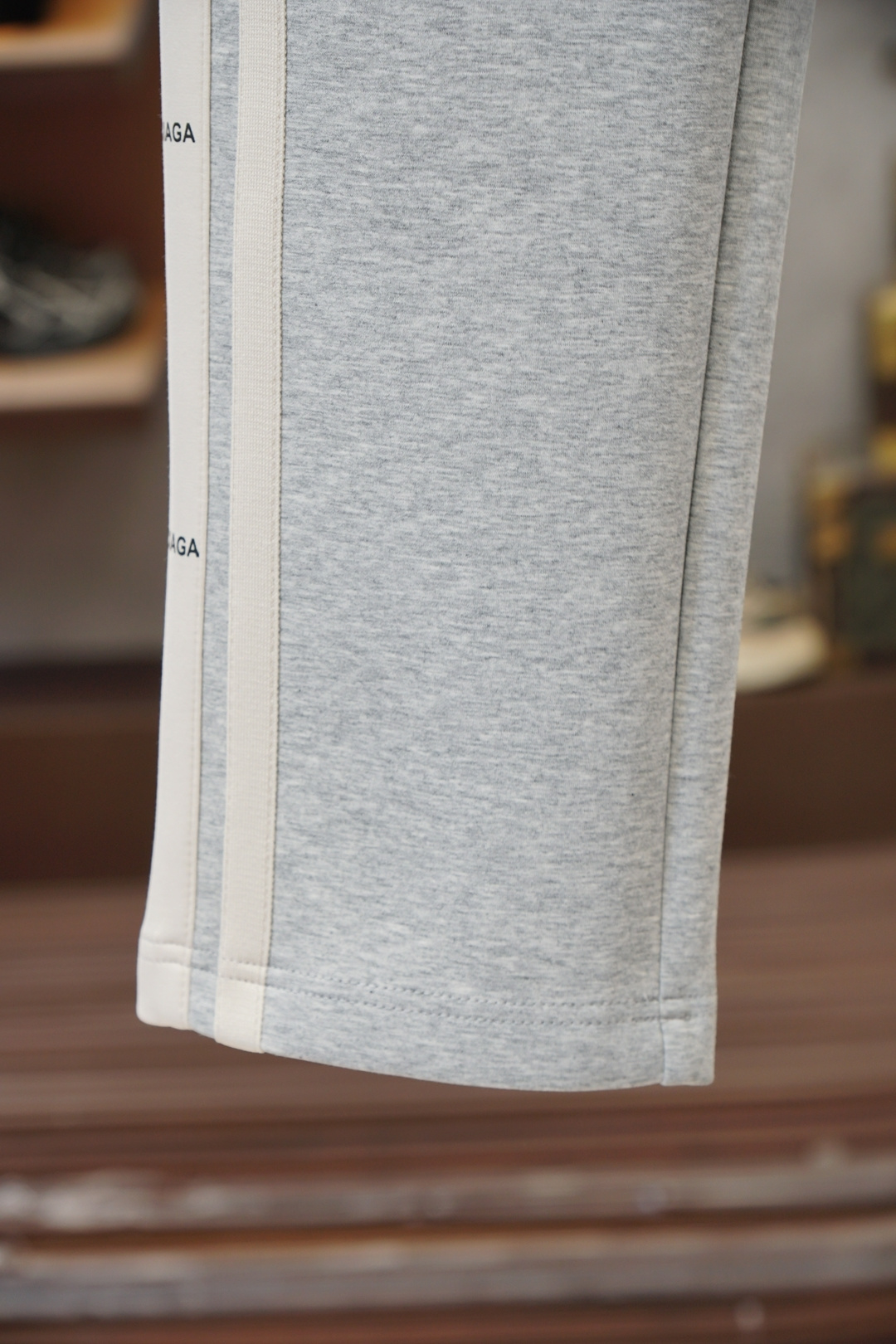 巴黎世家25秋冬 🌟🌟男士精品休闲裤.意大利🇮🇹进口面料，最新款上身版型无敌正!绝对可以闭眼收的一款此款