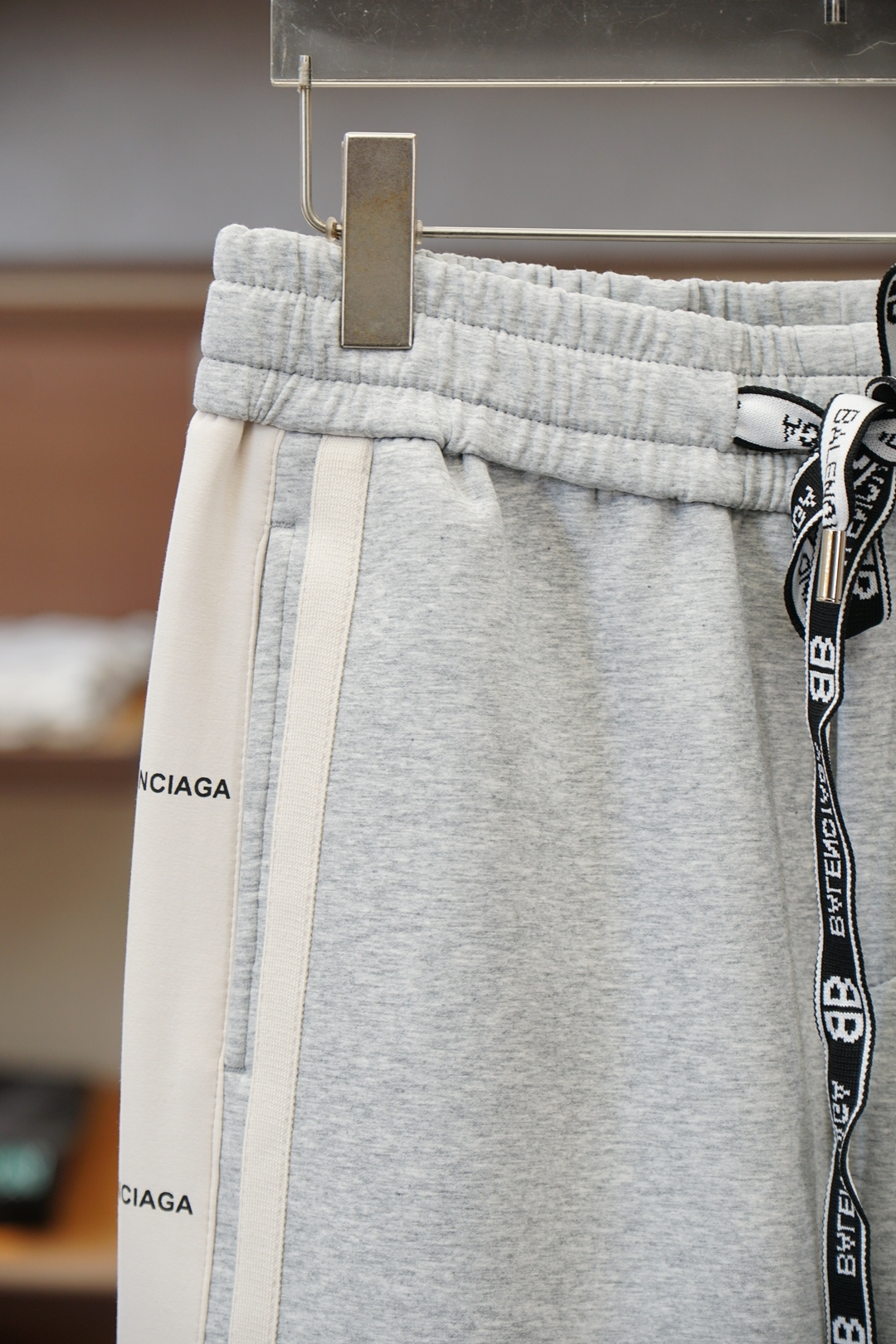 巴黎世家25秋冬 🌟🌟男士精品休闲裤.意大利🇮🇹进口面料，最新款上身版型无敌正!绝对可以闭眼收的一款此款