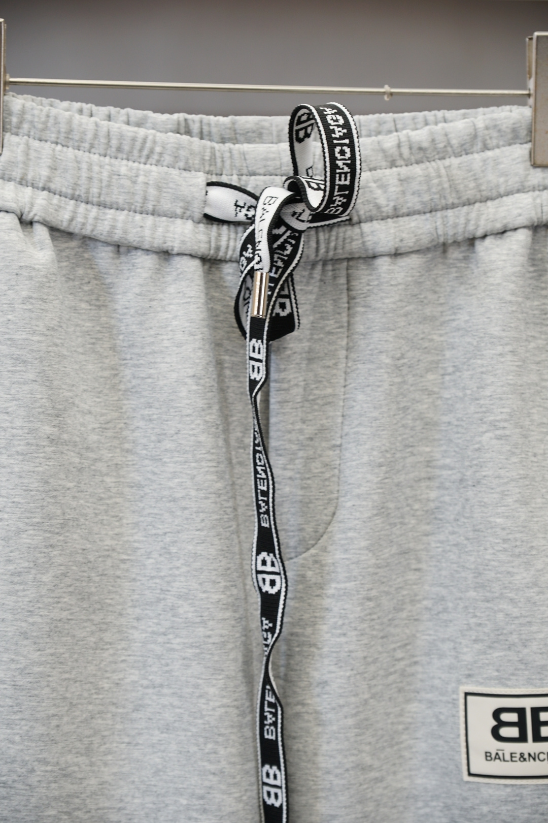 巴黎世家25秋冬 🌟🌟男士精品休闲裤.意大利🇮🇹进口面料，最新款上身版型无敌正!绝对可以闭眼收的一款此款