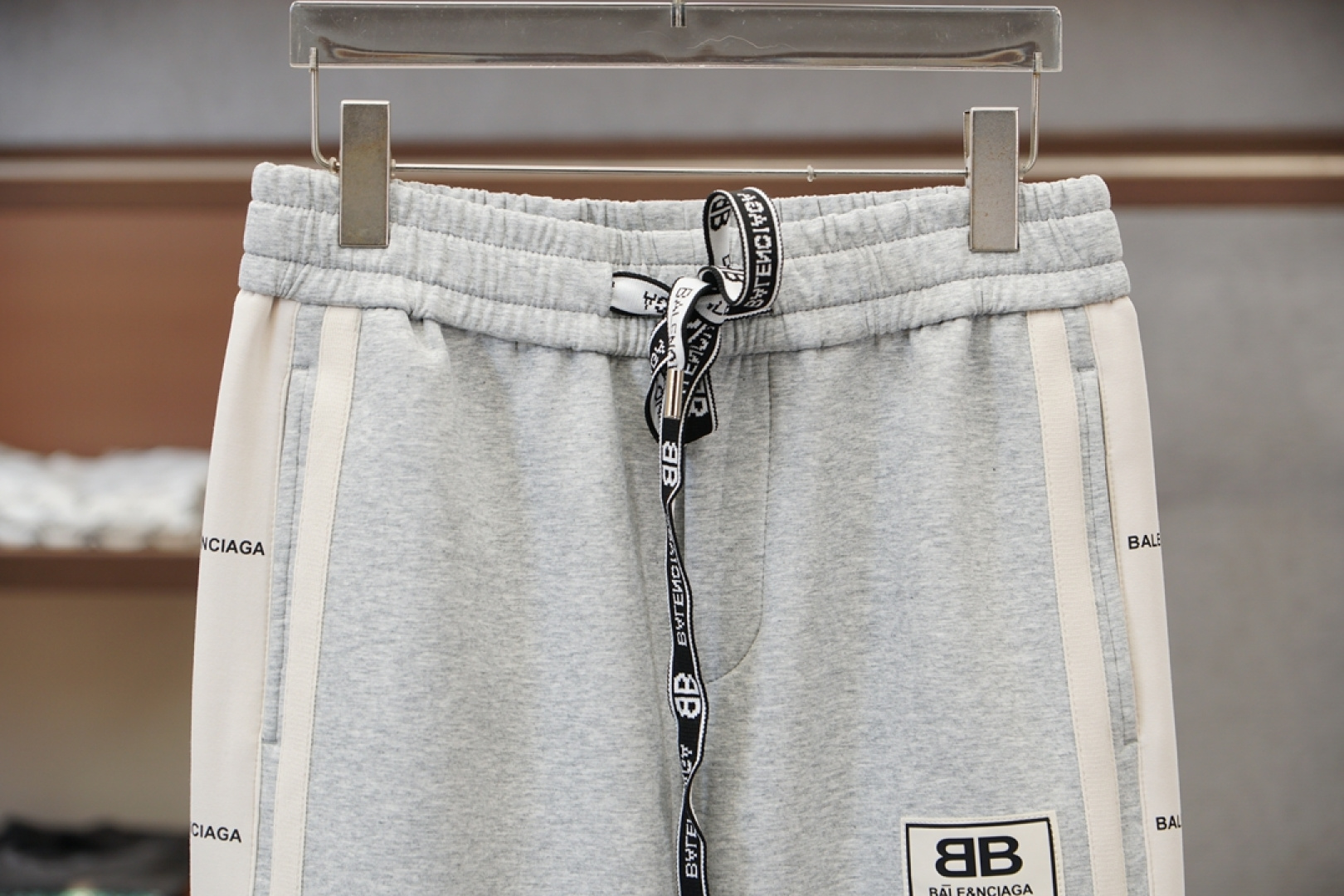 巴黎世家25秋冬 🌟🌟男士精品休闲裤.意大利🇮🇹进口面料，最新款上身版型无敌正!绝对可以闭眼收的一款此款