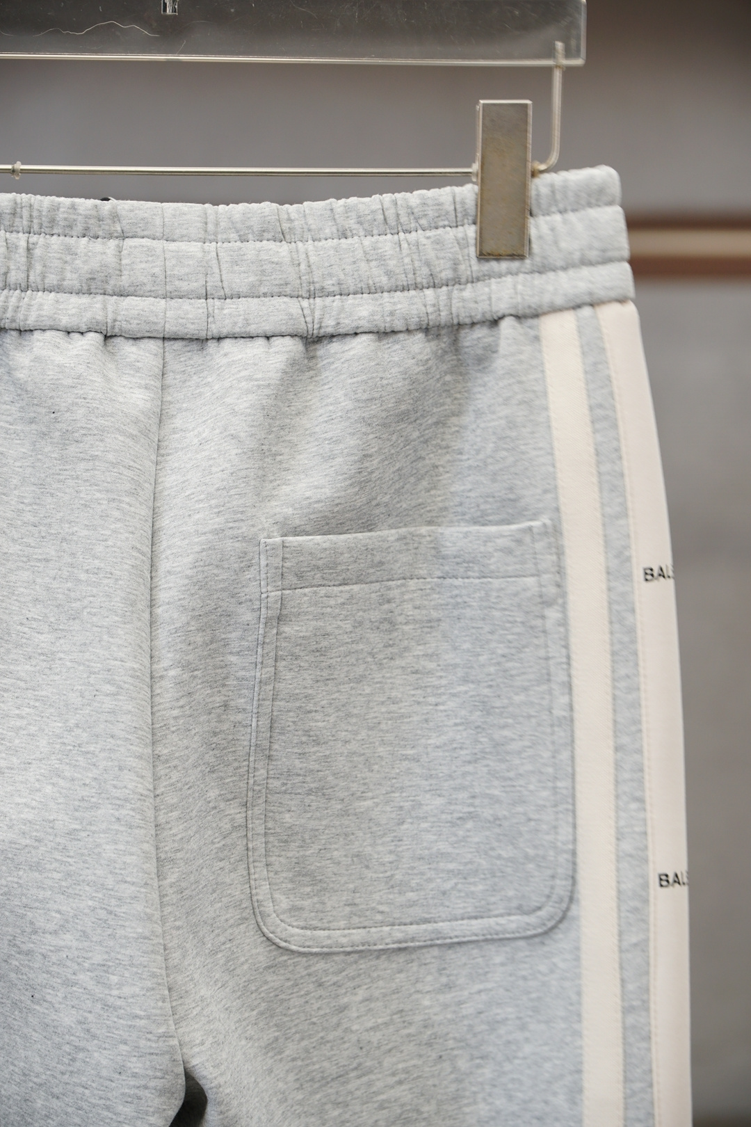 巴黎世家25秋冬 🌟🌟男士精品休闲裤.意大利🇮🇹进口面料，最新款上身版型无敌正!绝对可以闭眼收的一款此款