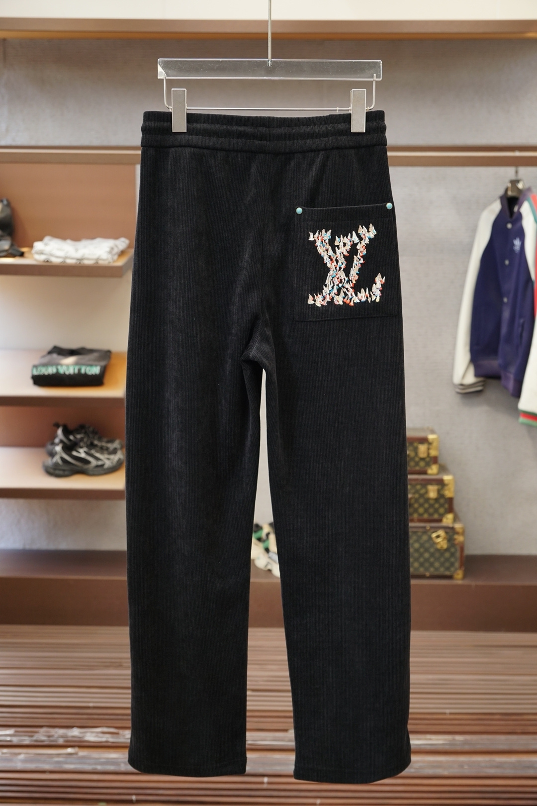 Lv 路易威登-25秋冬 🌟🌟男士精品休闲裤.意大利🇮🇹进口面料，最新款上身版型无敌正!绝对可以闭眼收的