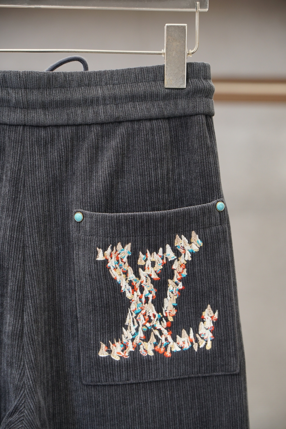 Lv 路易威登-25秋冬 🌟🌟男士精品休闲裤.意大利🇮🇹进口面料，最新款上身版型无敌正!绝对可以闭眼收的