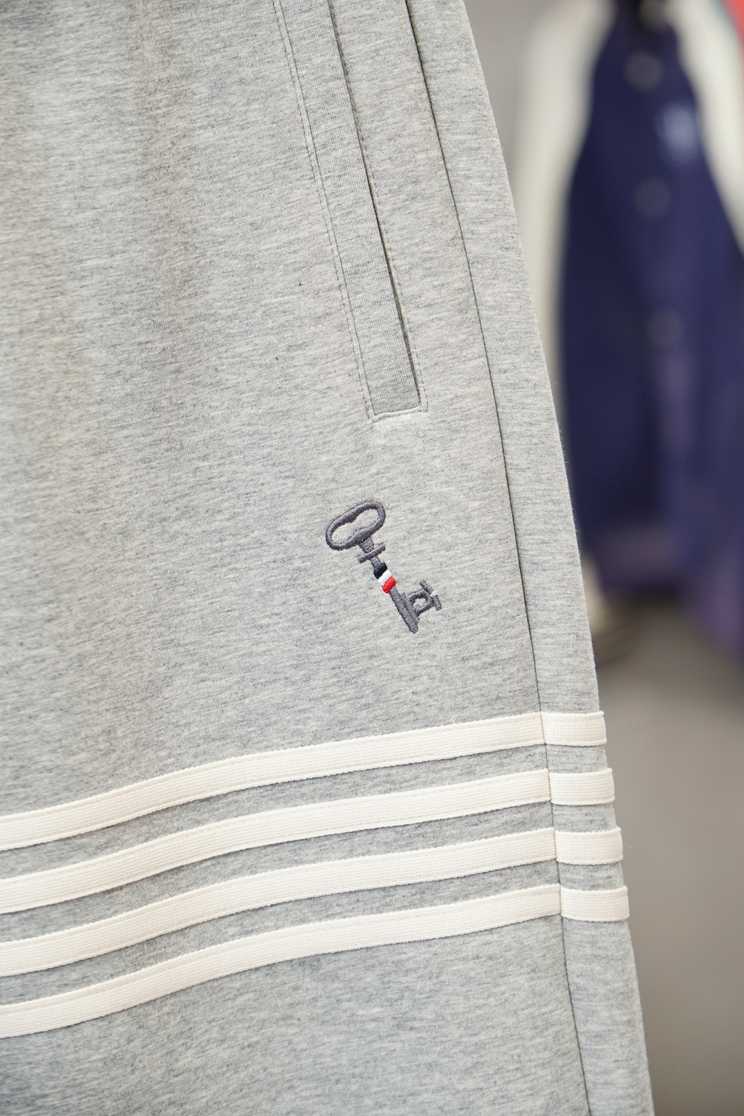 TB/25秋冬 🌟🌟男士精品休闲裤.意大利🇮🇹进口面料，最新款上身版型无敌正!绝对可以闭眼收的一款此款裤