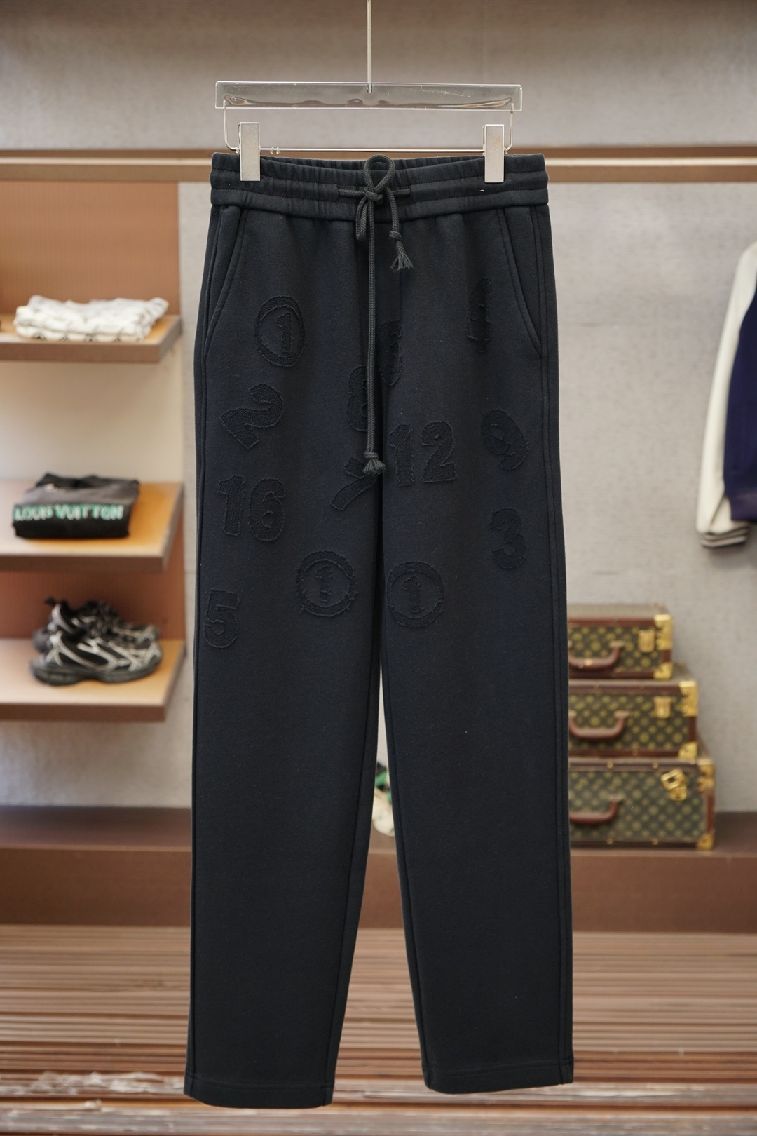 马吉拉-25秋冬 🌟🌟男士精品休闲裤.意大利🇮🇹进口面料，最新款上身版型无敌正!绝对可以闭眼收的一款此款