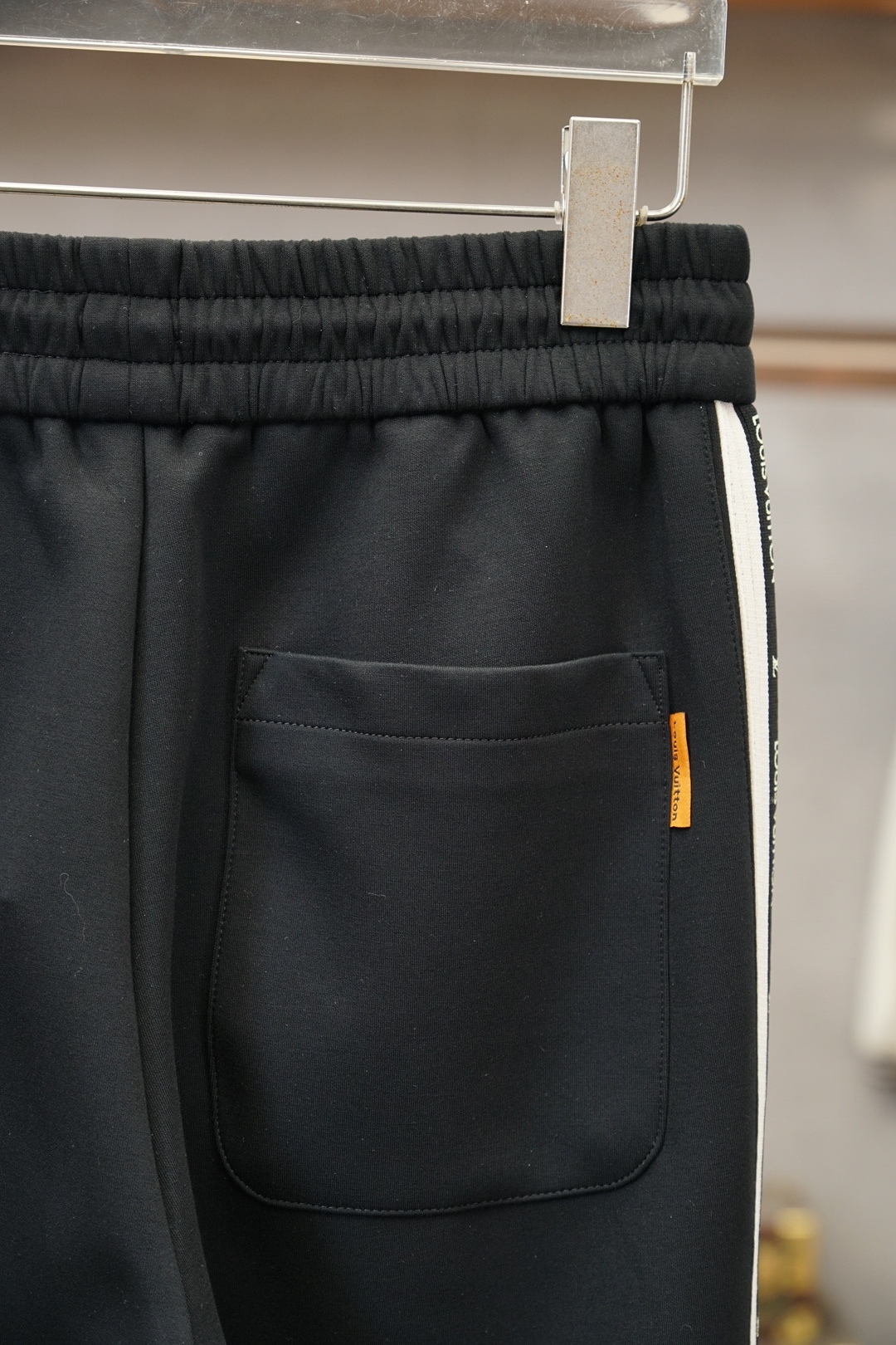 LV 路易威登-25秋冬 🌟🌟男士精品休闲裤.意大利🇮🇹进口面料，最新款上身版型无敌正!绝对可以闭眼收的