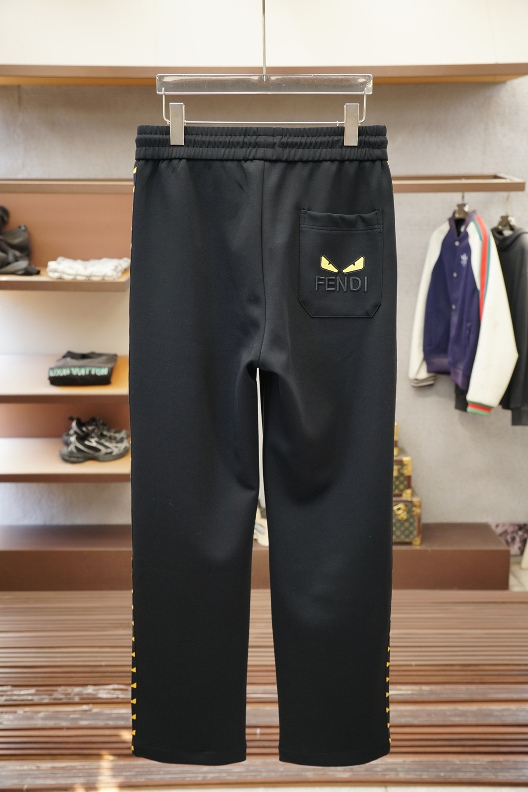 Fendi芬迪/25秋冬 🌟🌟男士精品休闲裤.意大利🇮🇹进口面料，最新款上身版型无敌正!绝对可以闭眼收的