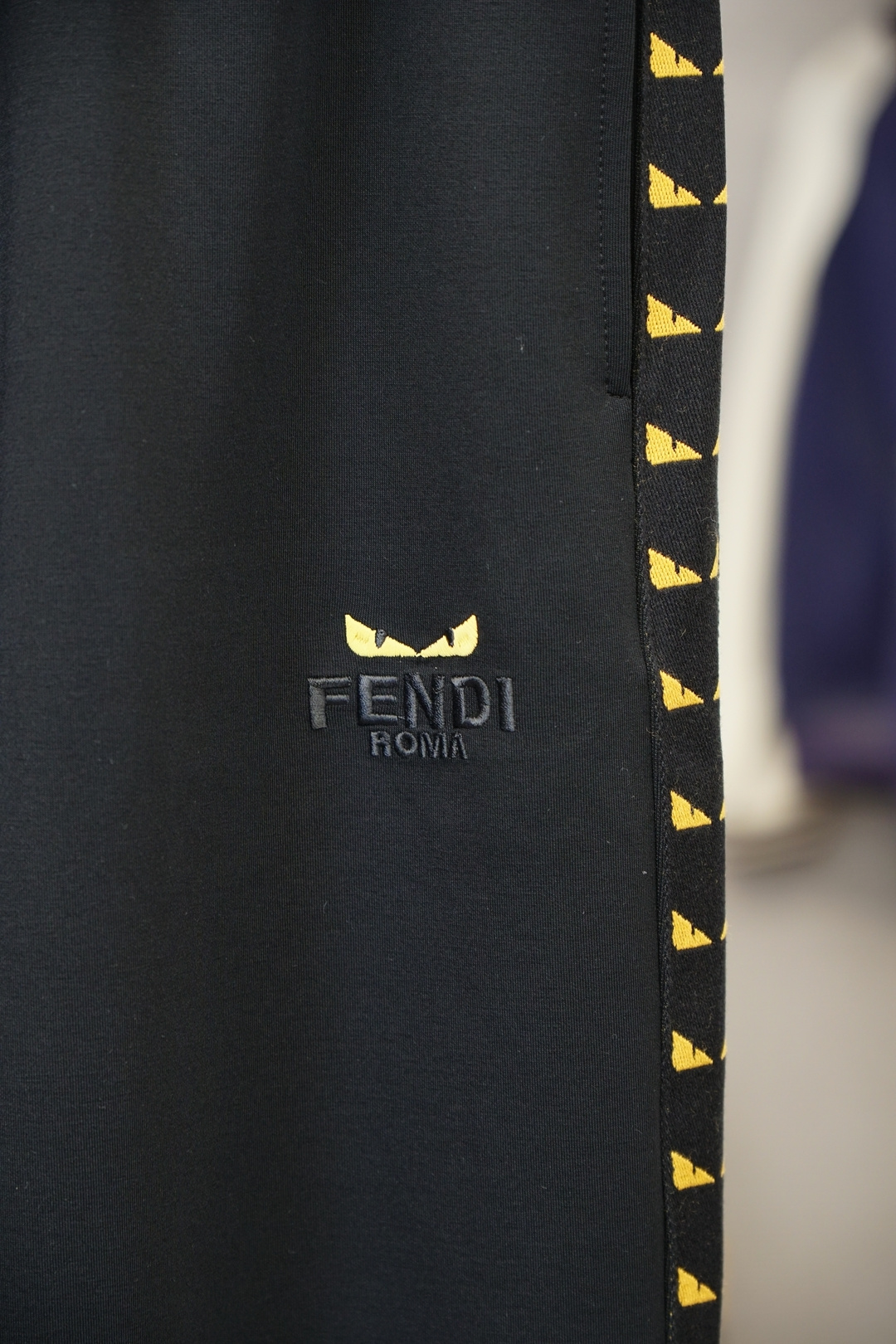 Fendi芬迪/25秋冬 🌟🌟男士精品休闲裤.意大利🇮🇹进口面料，最新款上身版型无敌正!绝对可以闭眼收的