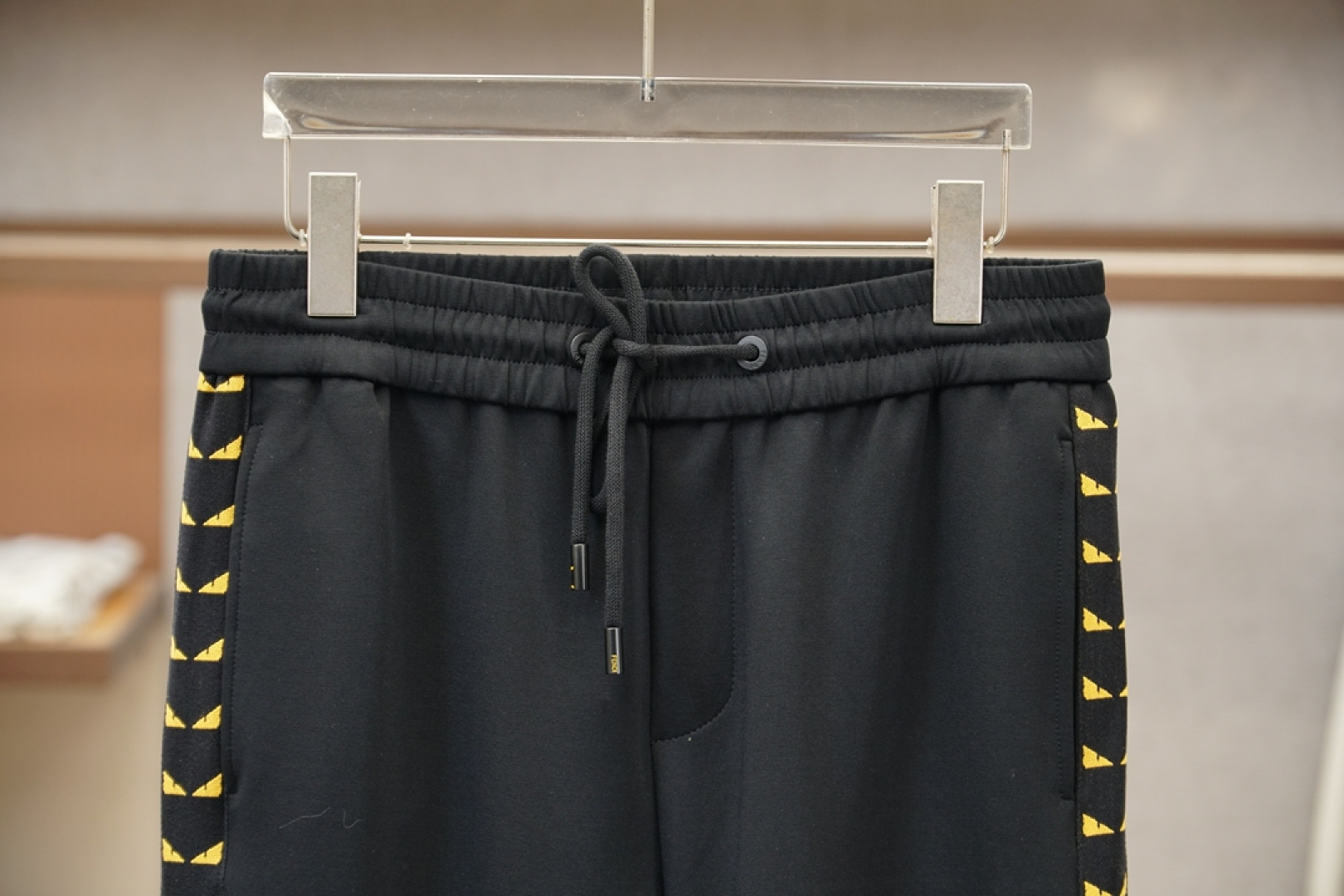 Fendi芬迪/25秋冬 🌟🌟男士精品休闲裤.意大利🇮🇹进口面料，最新款上身版型无敌正!绝对可以闭眼收的