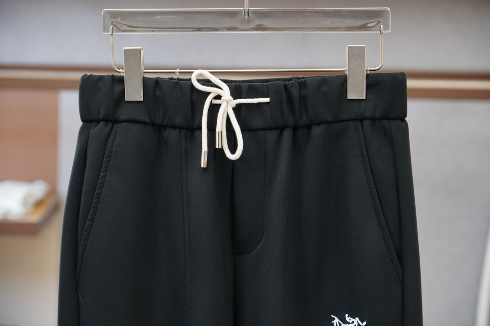 始祖鸟/25秋冬 🌟🌟男士精品休闲裤.意大利🇮🇹进口面料，最新款上身版型无敌正!绝对可以闭眼收的一款此款