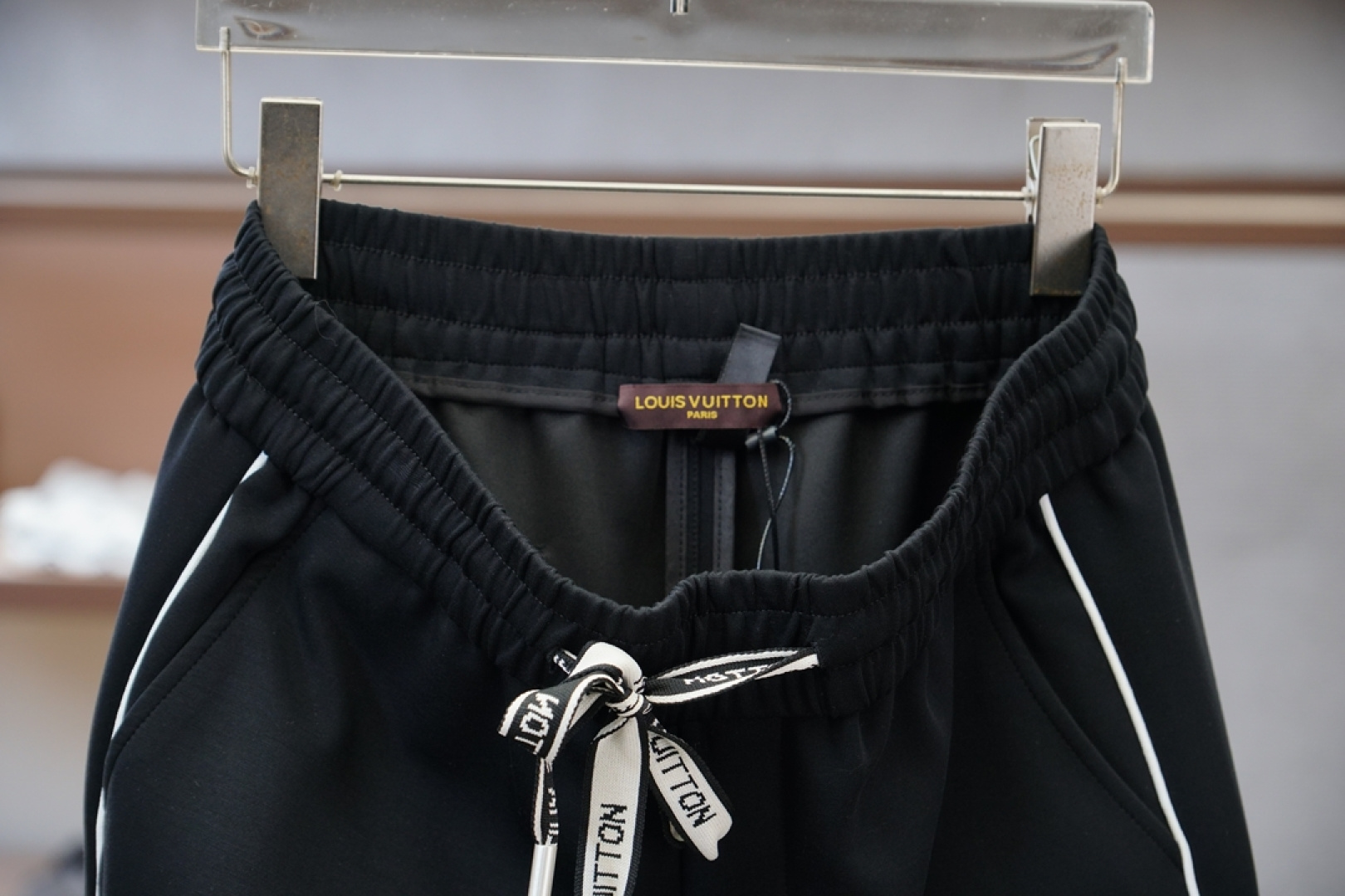 Lv 路易威登-25秋冬 🌟🌟男士精品休闲裤.意大利🇮🇹进口面料，最新款上身版型无敌正!绝对可以闭眼收的