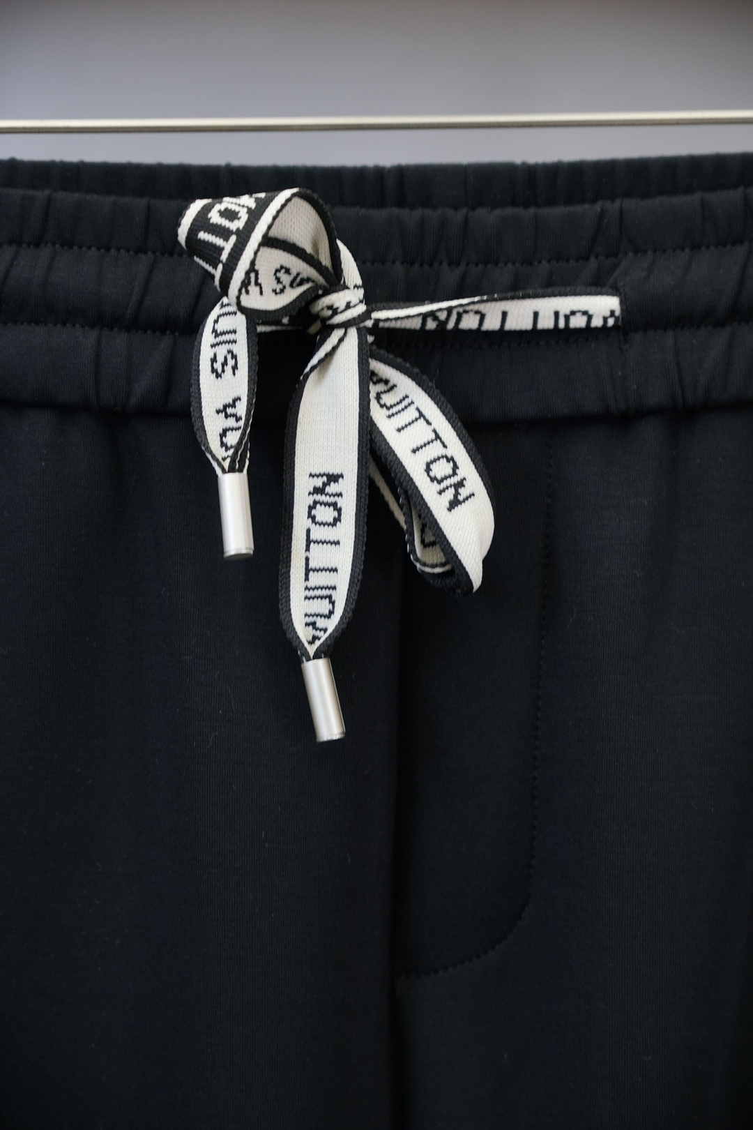 Lv 路易威登-25秋冬 🌟🌟男士精品休闲裤.意大利🇮🇹进口面料，最新款上身版型无敌正!绝对可以闭眼收的