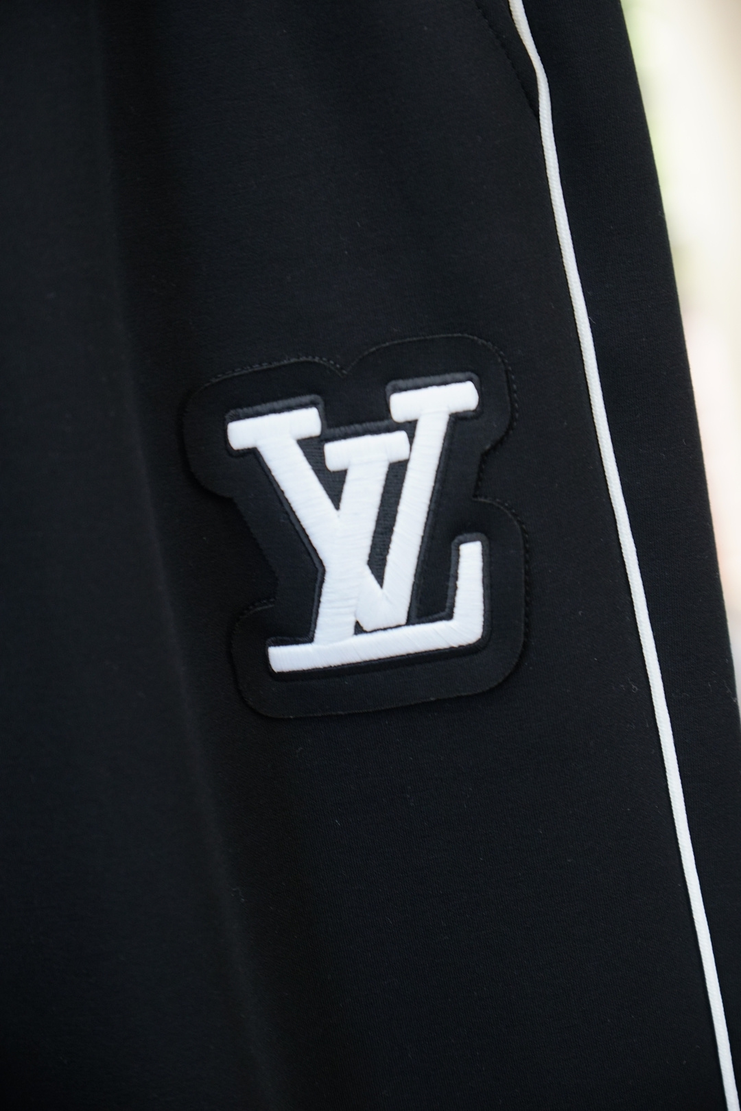 Lv 路易威登-25秋冬 🌟🌟男士精品休闲裤.意大利🇮🇹进口面料，最新款上身版型无敌正!绝对可以闭眼收的