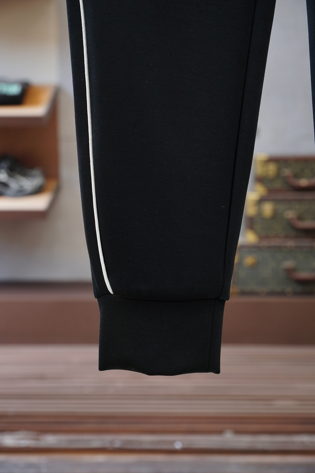 Lv 路易威登-25秋冬 🌟🌟男士精品休闲裤.意大利🇮🇹进口面料，最新款上身版型无敌正!绝对可以闭眼收的