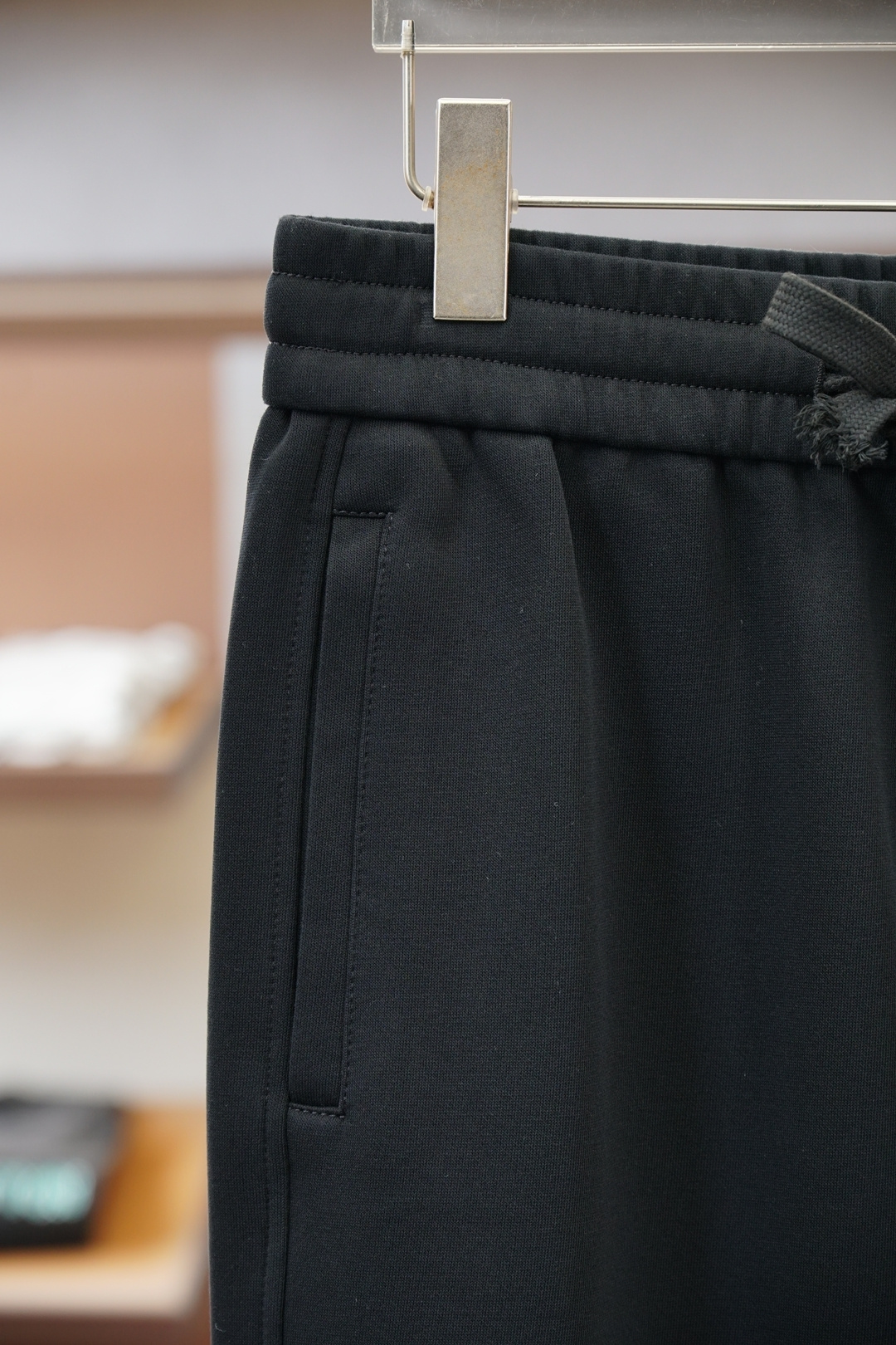 巴黎世家-25秋冬 🌟🌟男士精品休闲裤.意大利🇮🇹进口面料，最新款上身版型无敌正!绝对可以闭眼收的一款此