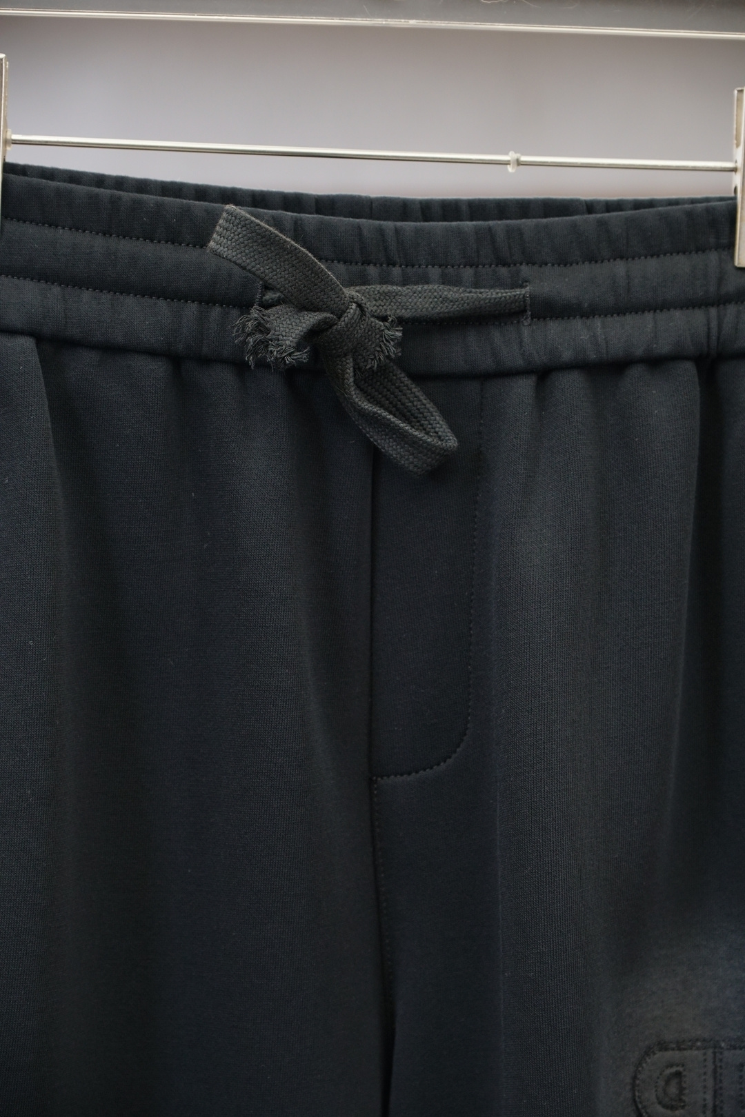 巴黎世家-25秋冬 🌟🌟男士精品休闲裤.意大利🇮🇹进口面料，最新款上身版型无敌正!绝对可以闭眼收的一款此