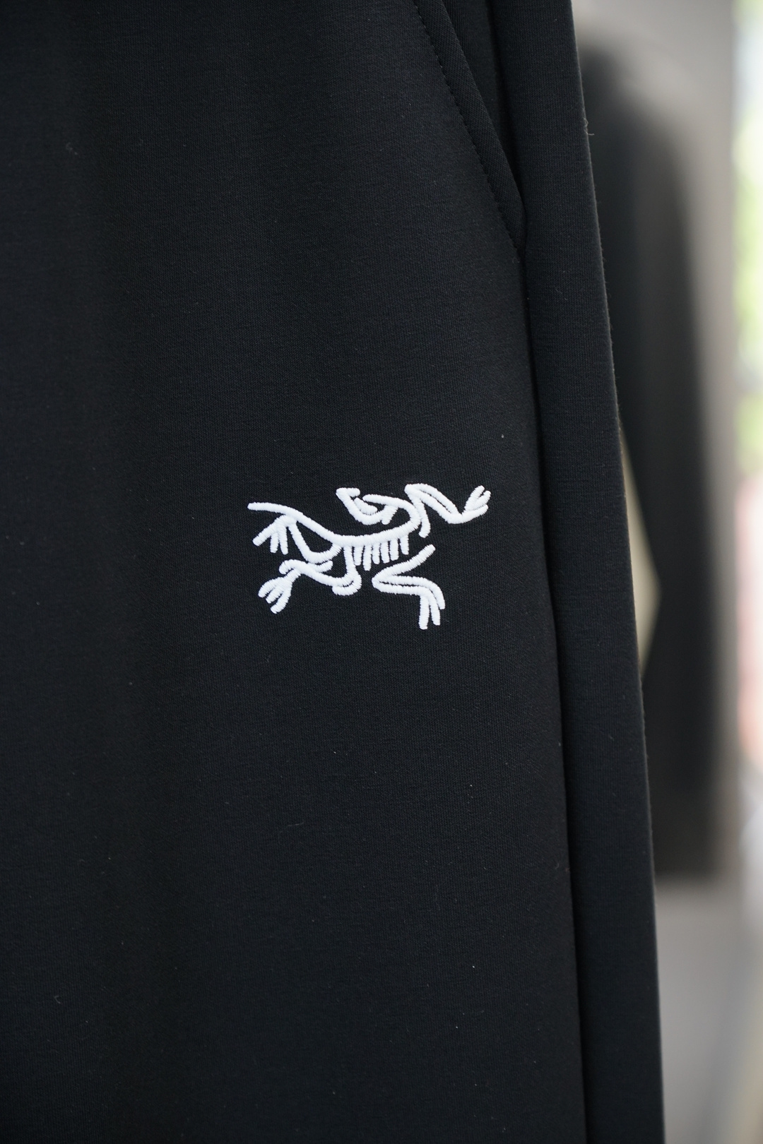 始祖鸟-25秋冬 🌟🌟男士精品休闲裤.意大利🇮🇹进口面料，最新款上身版型无敌正!绝对可以闭眼收的一款此款