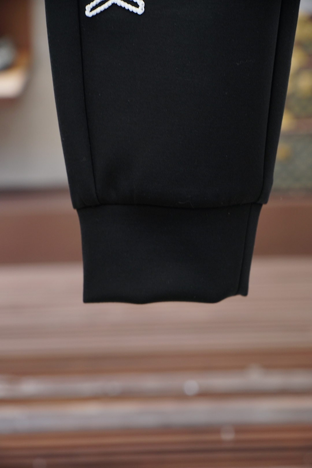 始祖鸟-25秋冬 🌟🌟男士精品休闲裤.意大利🇮🇹进口面料，最新款上身版型无敌正!绝对可以闭眼收的一款此款