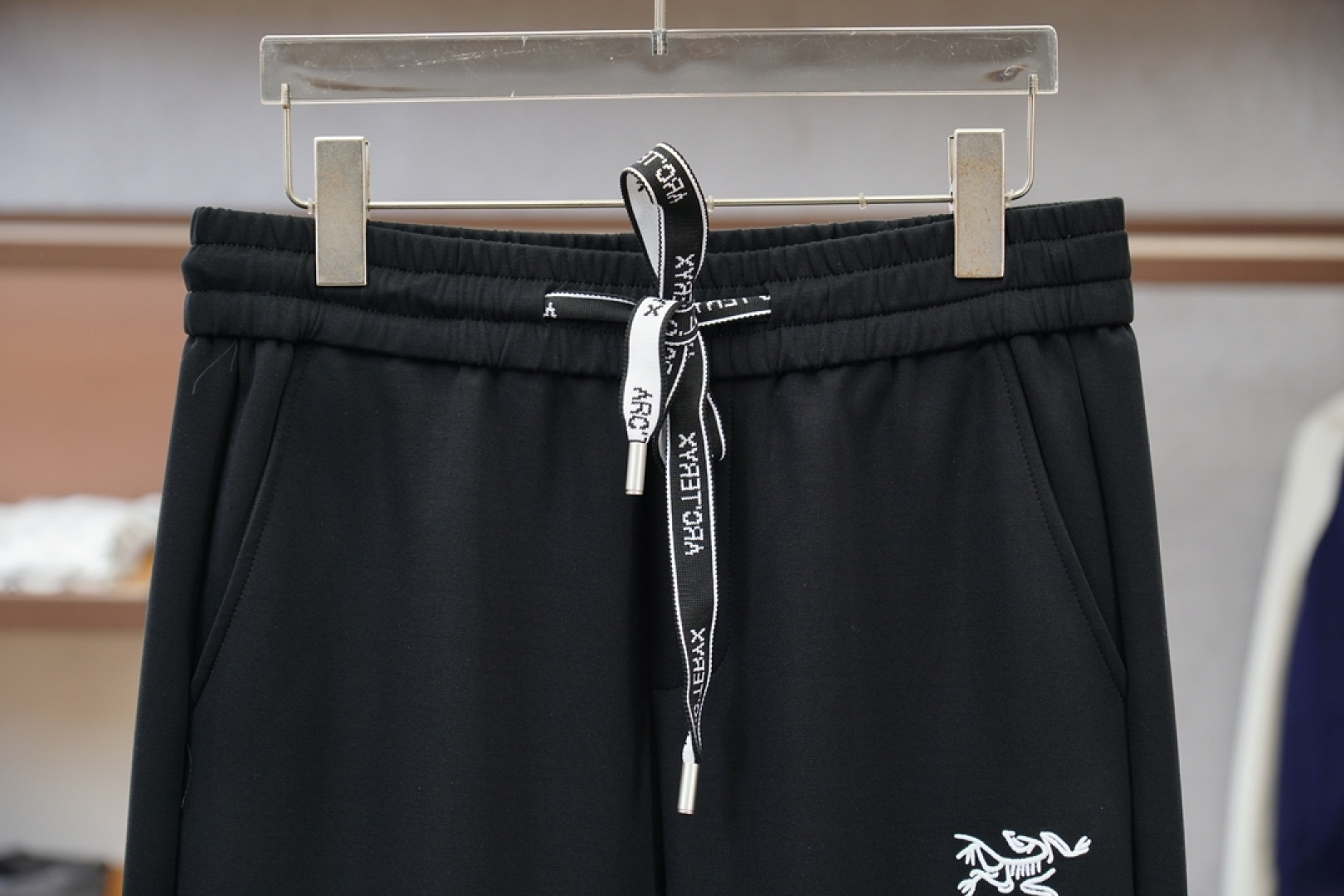 始祖鸟-25秋冬 🌟🌟男士精品休闲裤.意大利🇮🇹进口面料，最新款上身版型无敌正!绝对可以闭眼收的一款此款