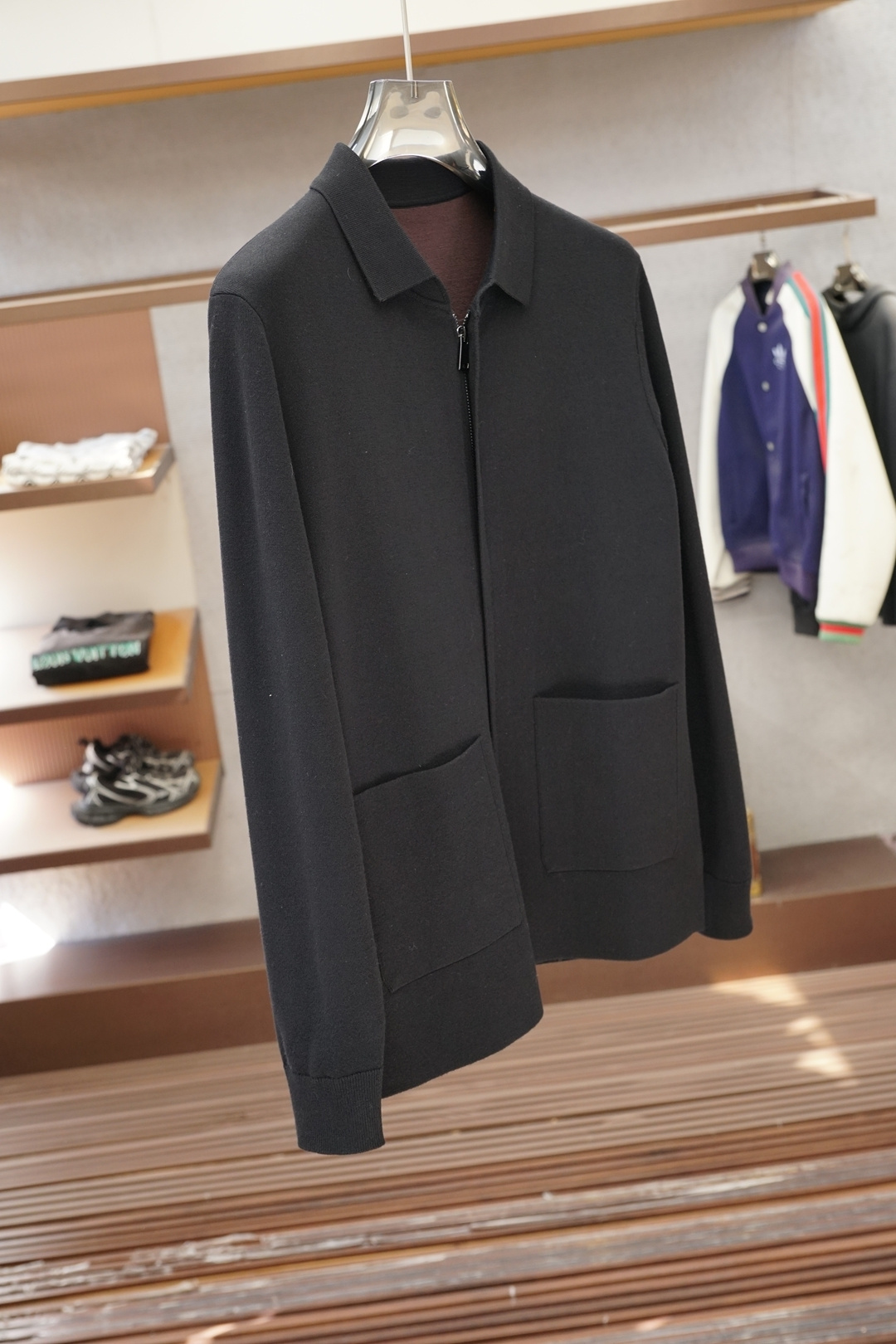 杰尼亚-2025秋冬新款开衫毛衣！优质针织羊毛，简约而不简单。休闲圆领款式，日常搭配出街轻松搭配。做工精