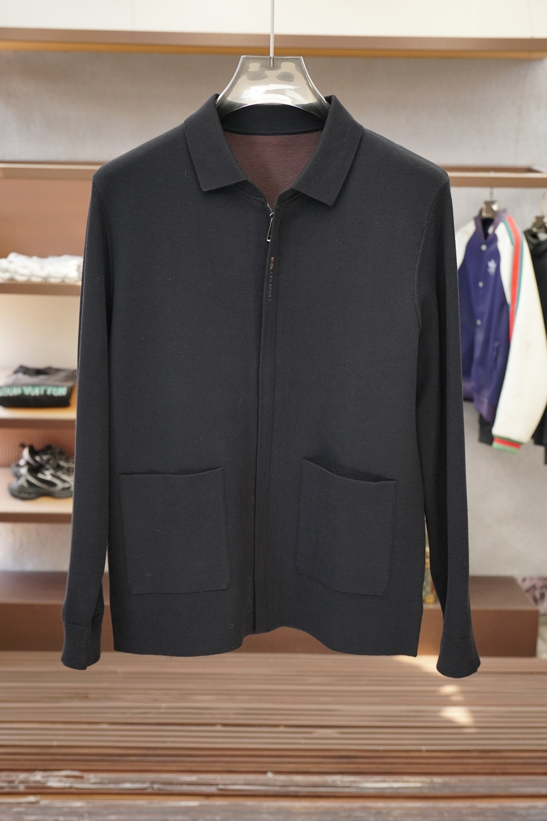 杰尼亚-2025秋冬新款开衫毛衣！优质针织羊毛，简约而不简单。休闲圆领款式，日常搭配出街轻松搭配。做工精