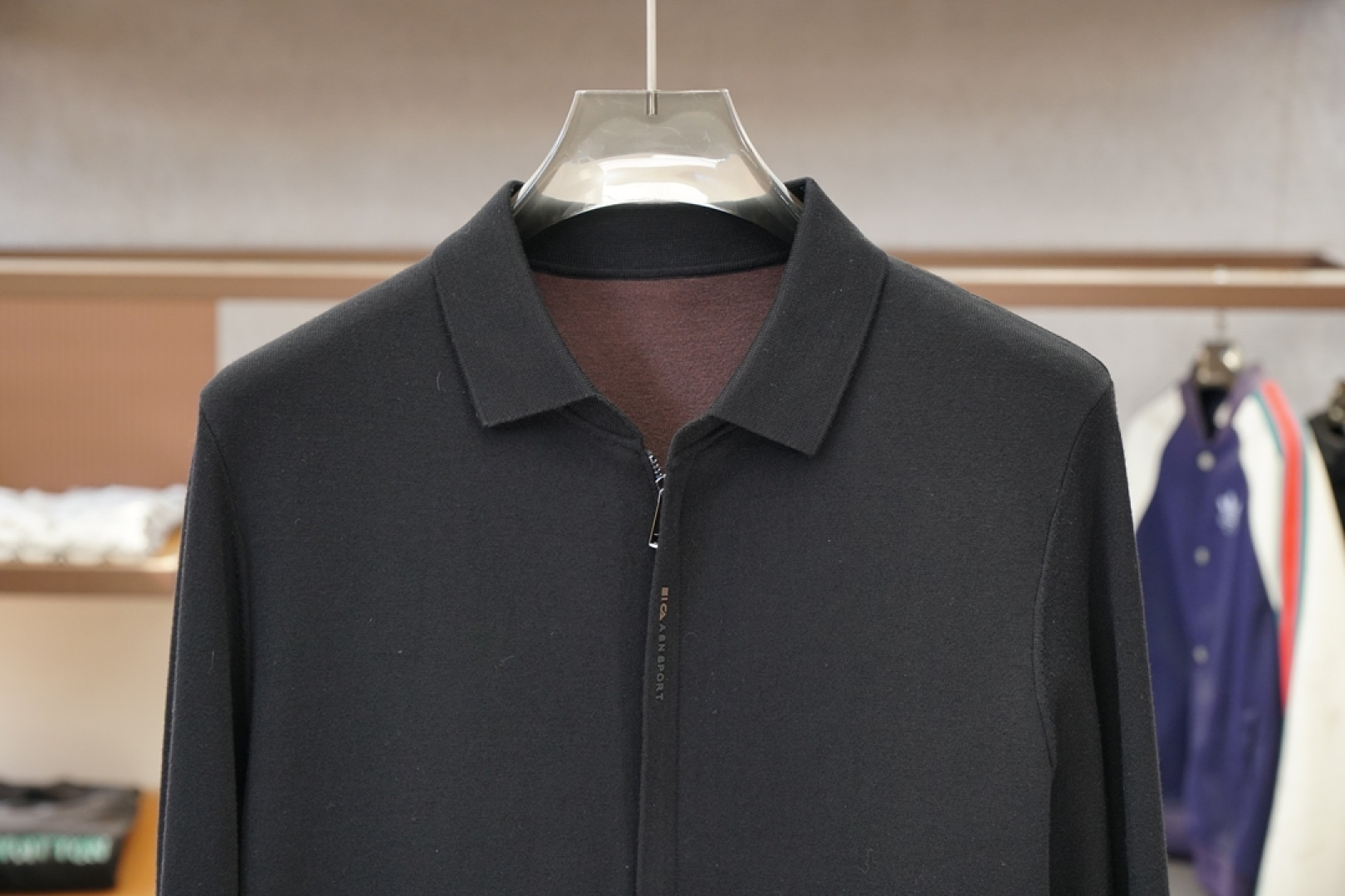 杰尼亚-2025秋冬新款开衫毛衣！优质针织羊毛，简约而不简单。休闲圆领款式，日常搭配出街轻松搭配。做工精