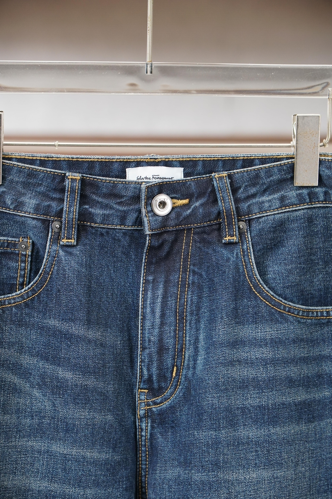 菲拉格慕/专柜限量25/秋冬新品 新品教父级洗水牛仔裤 奢华感25//ss官网专柜9000大洋新品热销 