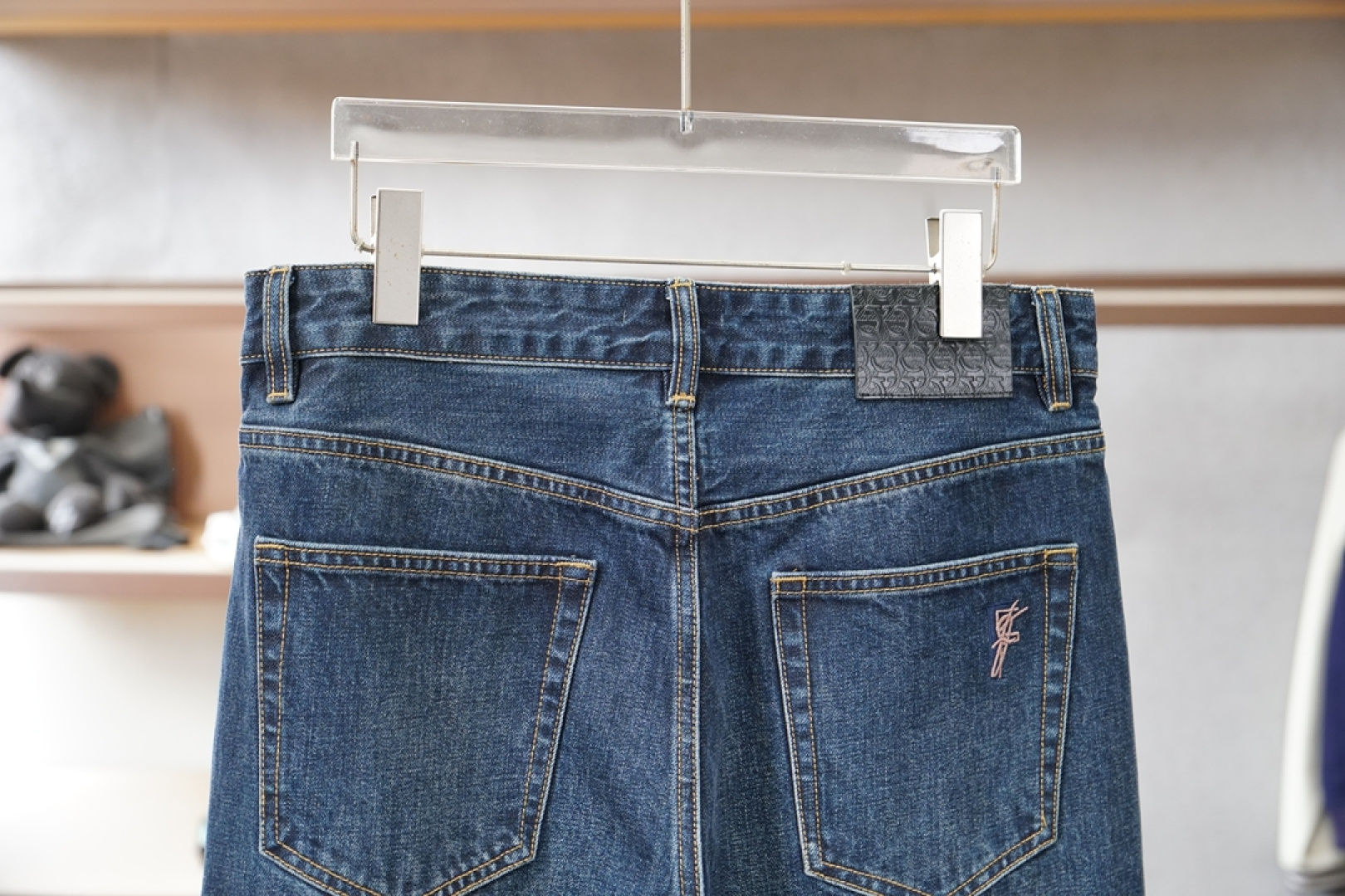 菲拉格慕/专柜限量25/秋冬新品 新品教父级洗水牛仔裤 奢华感25//ss官网专柜9000大洋新品热销 