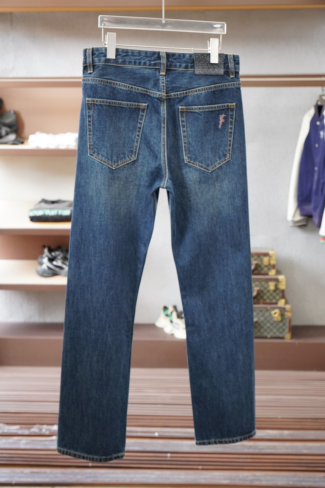 菲拉格慕/专柜限量25/秋冬新品 新品教父级洗水牛仔裤 奢华感25//ss官网专柜9000大洋新品热销 