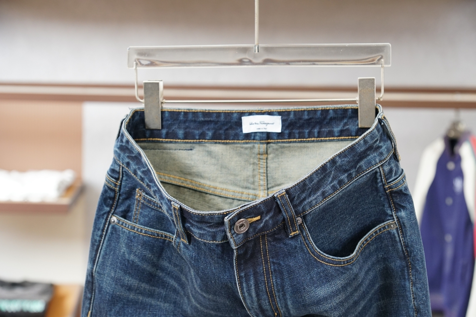 菲拉格慕/专柜限量25/秋冬新品 新品教父级洗水牛仔裤 奢华感25//ss官网专柜9000大洋新品热销 