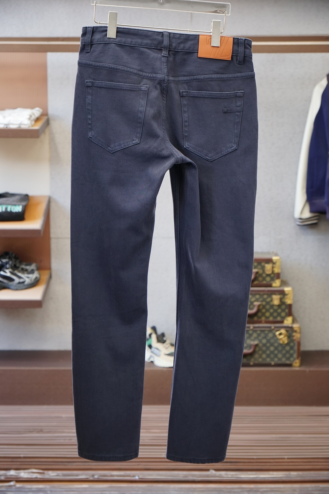 杰尼亚-🌟🌟25年秋冬火爆的老钱阿苏特成衣染匹马棉高级小直筒重磅男士牛仔裤！👾👾藏青色自带沉稳气质，这条
