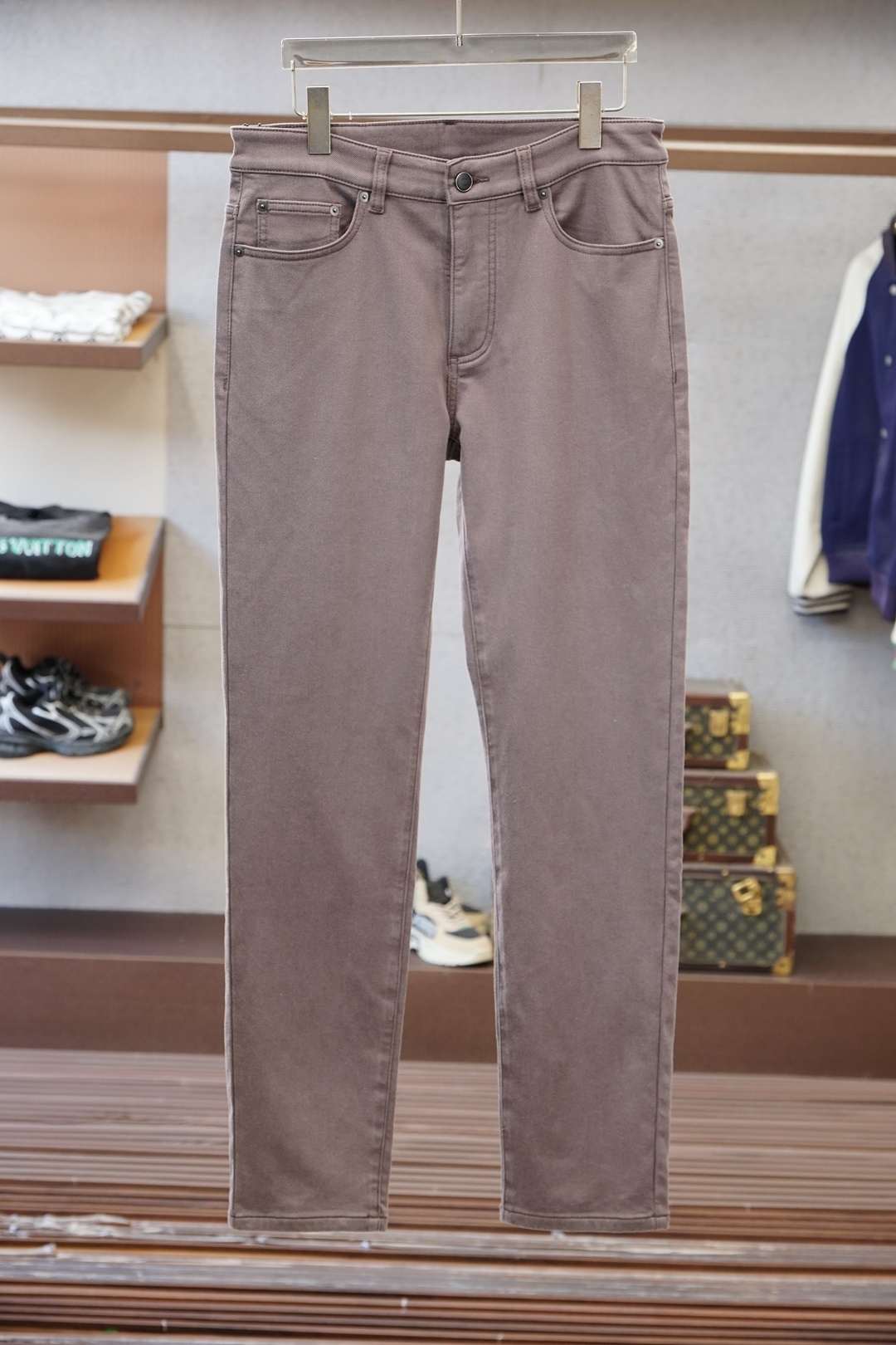 杰尼亚-25年秋冬火爆的老钱阿苏特成衣染匹马棉高级小直筒重磅男士牛仔裤！藏青色自带沉稳气质，这条常规款小