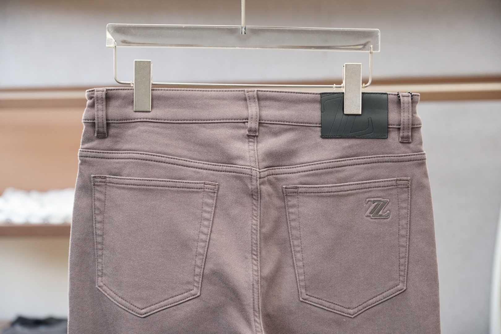 杰尼亚-25年秋冬火爆的老钱阿苏特成衣染匹马棉高级小直筒重磅男士牛仔裤！藏青色自带沉稳气质，这条常规款小