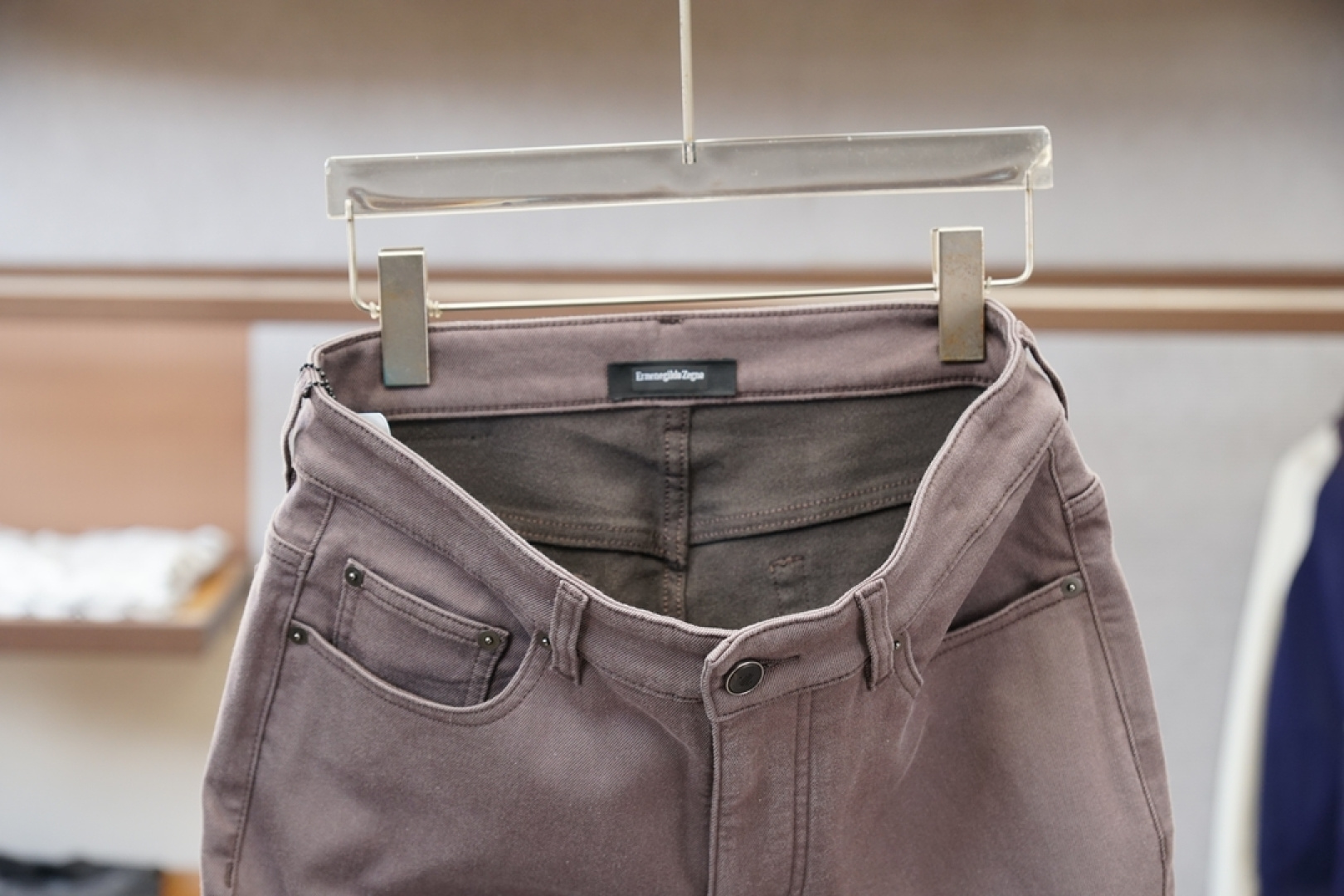 杰尼亚-25年秋冬火爆的老钱阿苏特成衣染匹马棉高级小直筒重磅男士牛仔裤！藏青色自带沉稳气质，这条常规款小