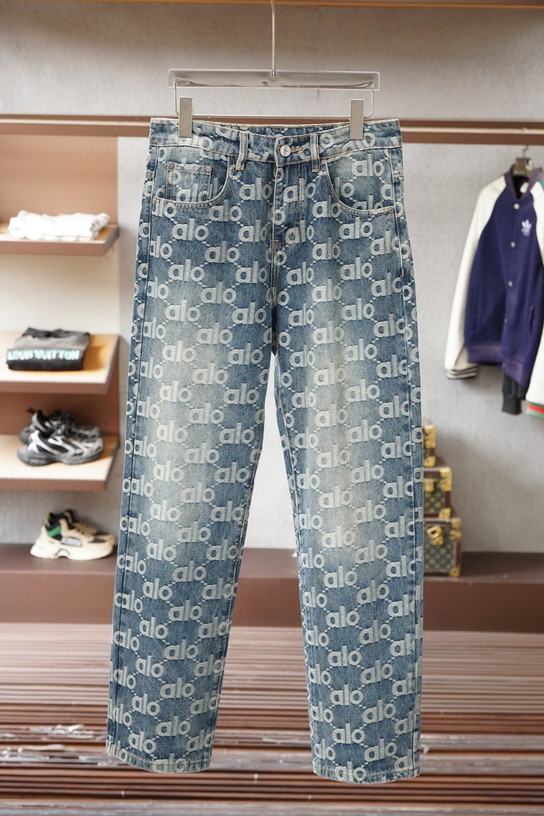 NO:652462,ALO - new style is coming zuiba 2025 early autumn new style casual pants and jeans, high-end customized series. Imported high-density pure cotton with sand washing process is comfortable, soft and skin-friendly, straight and not easy to wrinkle, simple and clear, super versatile upper body effect, super fashionable and versatile, straight and stylish, a wardrobe must-have!  Suitable for any occasion 30-38 Next day pickup No,,jeans,alexander wang19860909ALO-新款来袭zuiba2025早秋新款新款休闲裤牛仔裤,高端定制系列.进口高密度纯棉加沙洗工艺舒适柔软亲肤,笔挺不易起皱,简单明了,超级百搭上身效果超级棒时尚百搭,笔挺有型,衣橱必备！适合任何场合穿着 30-38隔天取货无,,jeans,alexander wang,Men's clothing