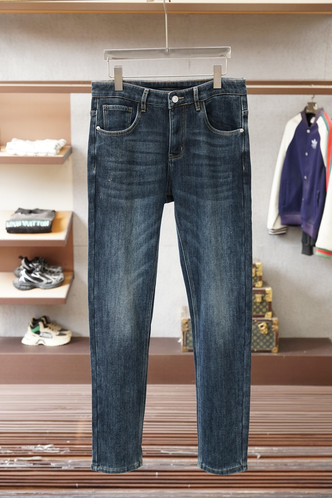 NO:652484,Descente - New style is coming. Zuiba 2025 early autumn new style casual pants and jeans, high-end customized series. Imported high-density pure cotton with sand washing process is comfortable, soft and skin-friendly, straight and not easy to wrinkle, simple and clear, super versatile upper body effect, super fashionable and versatile, straight and stylish, a wardrobe must-have!  Suitable for any occasion 30-38 Next day pickup No,,jeans,alexander wang19860909迪桑特-新款来袭zuiba2025早秋新款新款休闲裤牛仔裤,高端定制系列.进口高密度纯棉加沙洗工艺舒适柔软亲肤,笔挺不易起皱,简单明了,超级百搭上身效果超级棒时尚百搭,笔挺有型,衣橱必备！适合任何场合穿着 30-38隔天取货无,,jeans,alexander wang,Men's clothing