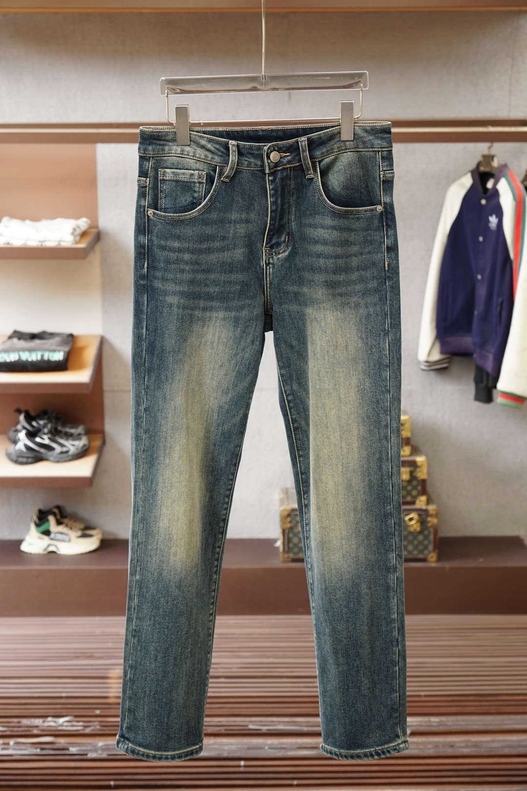 NO:652492,LV-new style is coming, zuiba 2025 early autumn new style casual pants and jeans, high-end customized series. Imported high-density pure cotton with sand washing process is comfortable, soft and skin-friendly, straight and not easy to wrinkle, simple and clear, super versatile upper body effect, super fashionable and versatile, straight and stylish, a wardrobe must-have!  Suitable for any occasion 30-38 next day pickup no,,louis vuitton,jeans,alexander wang19860909LV-新款来袭zuiba2025早秋新款新款休闲裤牛仔裤,高端定制系列.进口高密度纯棉加沙洗工艺舒适柔软亲肤,笔挺不易起皱,简单明了,超级百搭上身效果超级棒时尚百搭,笔挺有型,衣橱必备！适合任何场合穿着 30-38隔天取货无,,louis vuitton,jeans,alexander wang,Men's clothing