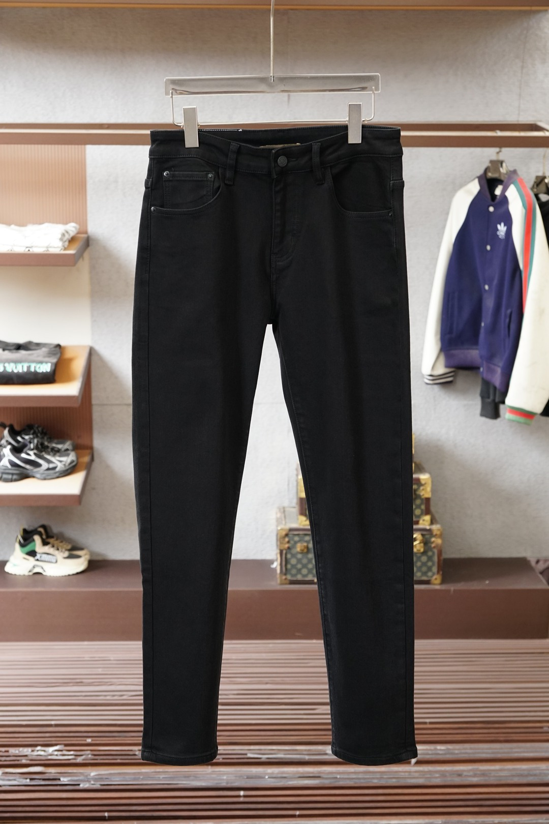 NO:652500,Burberry - New style is coming. Zuiba 2025 early autumn new style casual pants and jeans, high-end customized series. Imported high-density pure cotton with sand washing process is comfortable, soft and skin-friendly, straight and not easy to wrinkle, simple and clear, super versatile upper body effect, super fashionable and versatile, straight and stylish, a wardrobe must-have!  Suitable for any occasion 30-38 next day pickup no,,burberry,jeans,alexander wang19860909巴宝莉-新款来袭zuiba2025早秋新款新款休闲裤牛仔裤,高端定制系列.进口高密度纯棉加沙洗工艺舒适柔软亲肤,笔挺不易起皱,简单明了,超级百搭上身效果超级棒时尚百搭,笔挺有型,衣橱必备！适合任何场合穿着 30-38隔天取货无,,burberry,jeans,alexander wang,Men's clothing