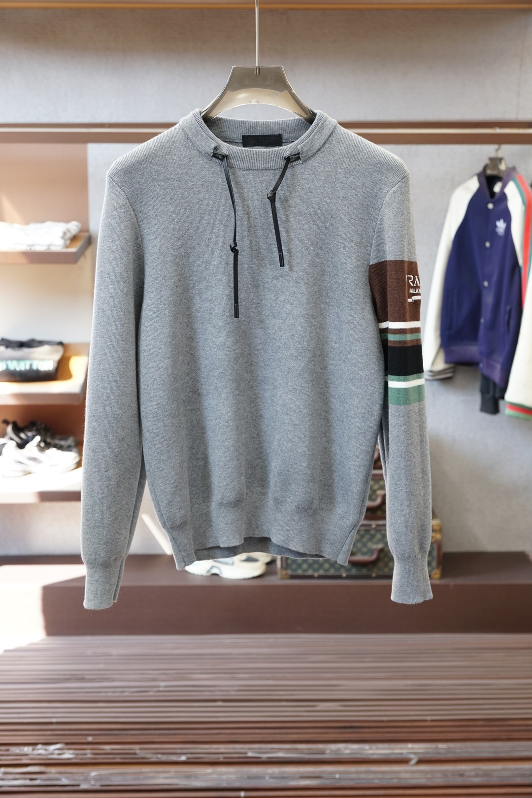 NO:657165,Prada Prada 2025 new autumn and winter sweaters!  High-quality wool, simple but not simple. Casual round-neck style, easy to match on the street for daily use. Fine workmanship, fine and even stitching, not easy to fall off. Color black gray Size M-3XL, prada, prada, sweaters, alexander wang19860909Prada普拉达2025秋冬新款毛衣！优质羊毛,简约而不简单.休闲圆领款式,日常搭配出街轻松搭配.做工精细 针脚细密均匀,不易脱线. 颜色黑色灰色 码数M-3XL,,prada,prada,sweaters,alexander wang,Men's clothing