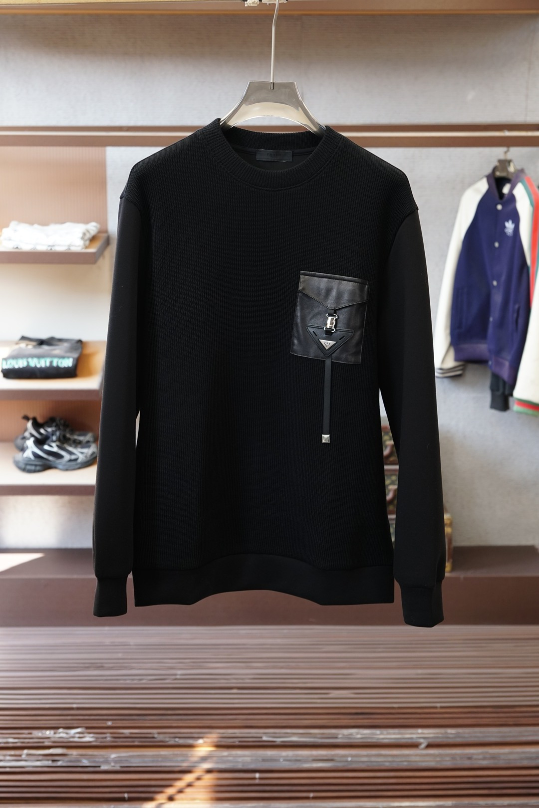 NO:657161,Prada/2025 new autumn and winter sweaters!  High-quality wool, simple but not simple. Casual round neck style, easy to match on the street for daily use. Fine workmanship, fine and even stitching, not easy to get off line. Color black, code number M-3XL,, prada, prada, sweaters, alexander wang19860909Prada普拉达/2025秋冬新款毛衣！优质羊毛,简约而不简单.休闲圆领款式,日常搭配出街轻松搭配.做工精细 针脚细密均匀,不易脱线. 颜色黑色 码数M-3XL,,prada,prada,sweaters,alexander wang,Men's clothing
